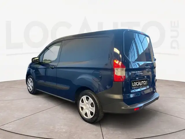 Ford Transit Courier view 5