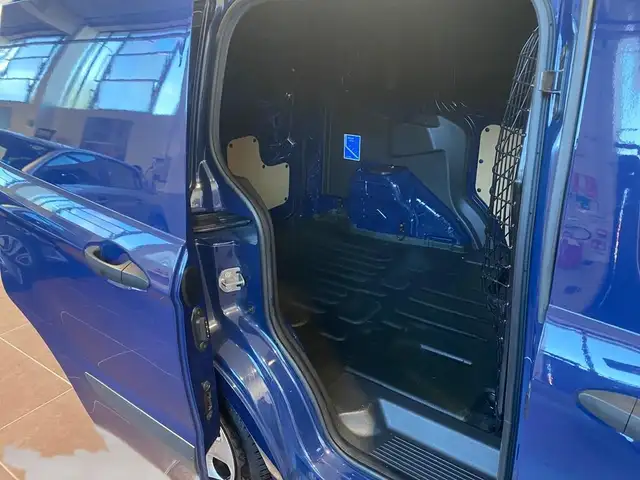 Ford Transit Courier view 8