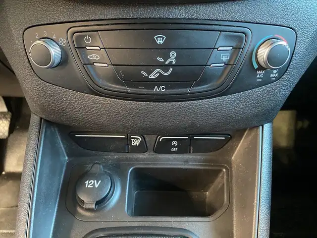 Ford Transit Courier view 11