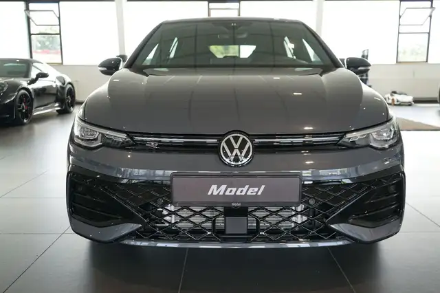 Volkswagen Golf view 3
