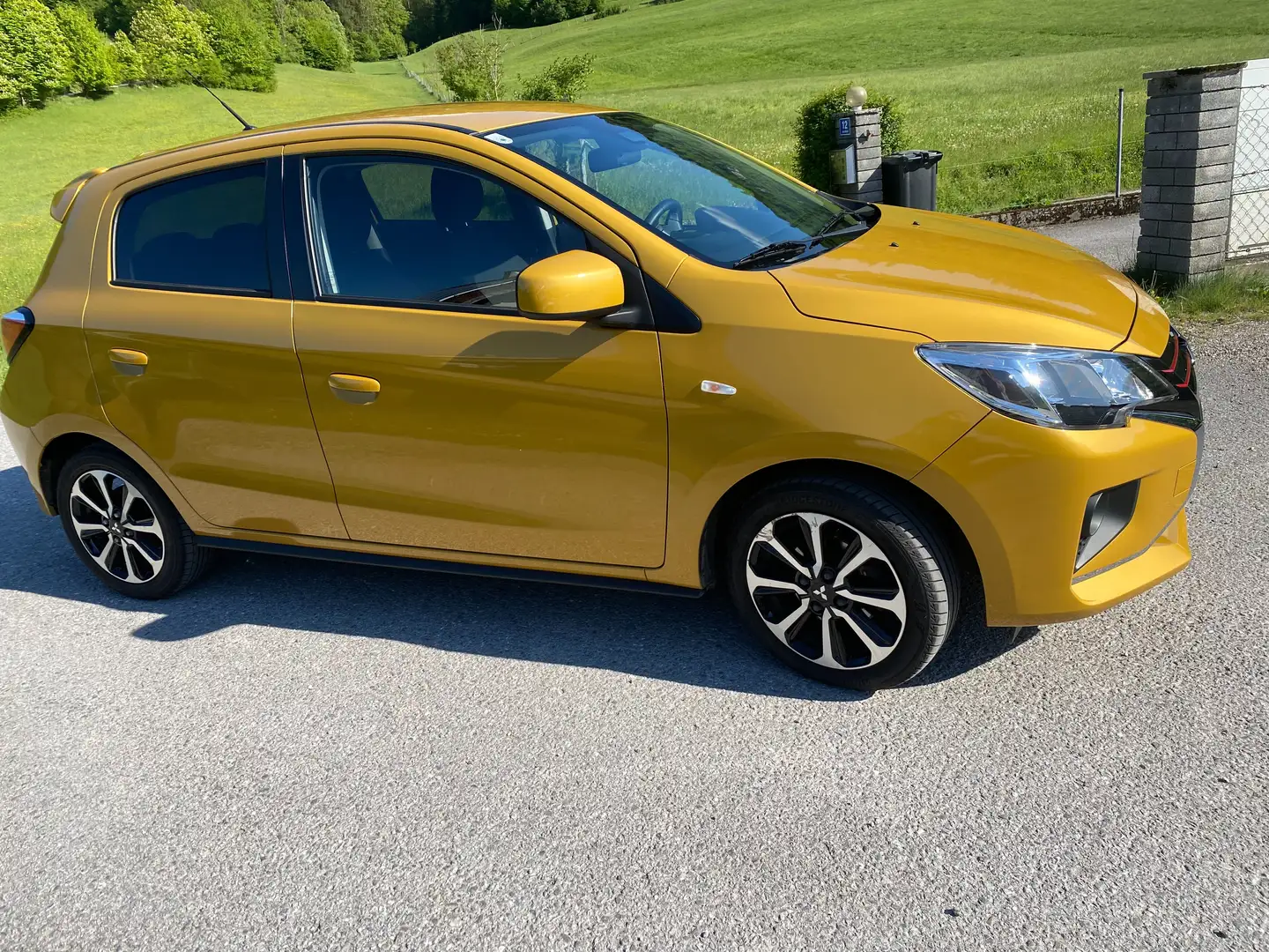 Mitsubishi Space Star Space Star 1,2 MIVEC Invite AS Gelb - 1