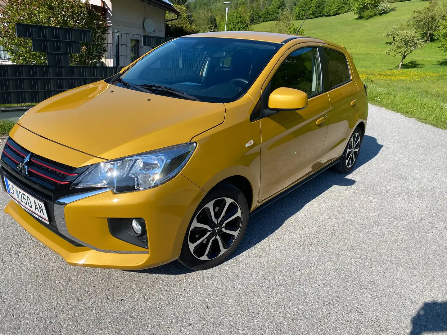 Mitsubishi Space Star Space Star 1,2 MIVEC Invite AS Gelb - 2