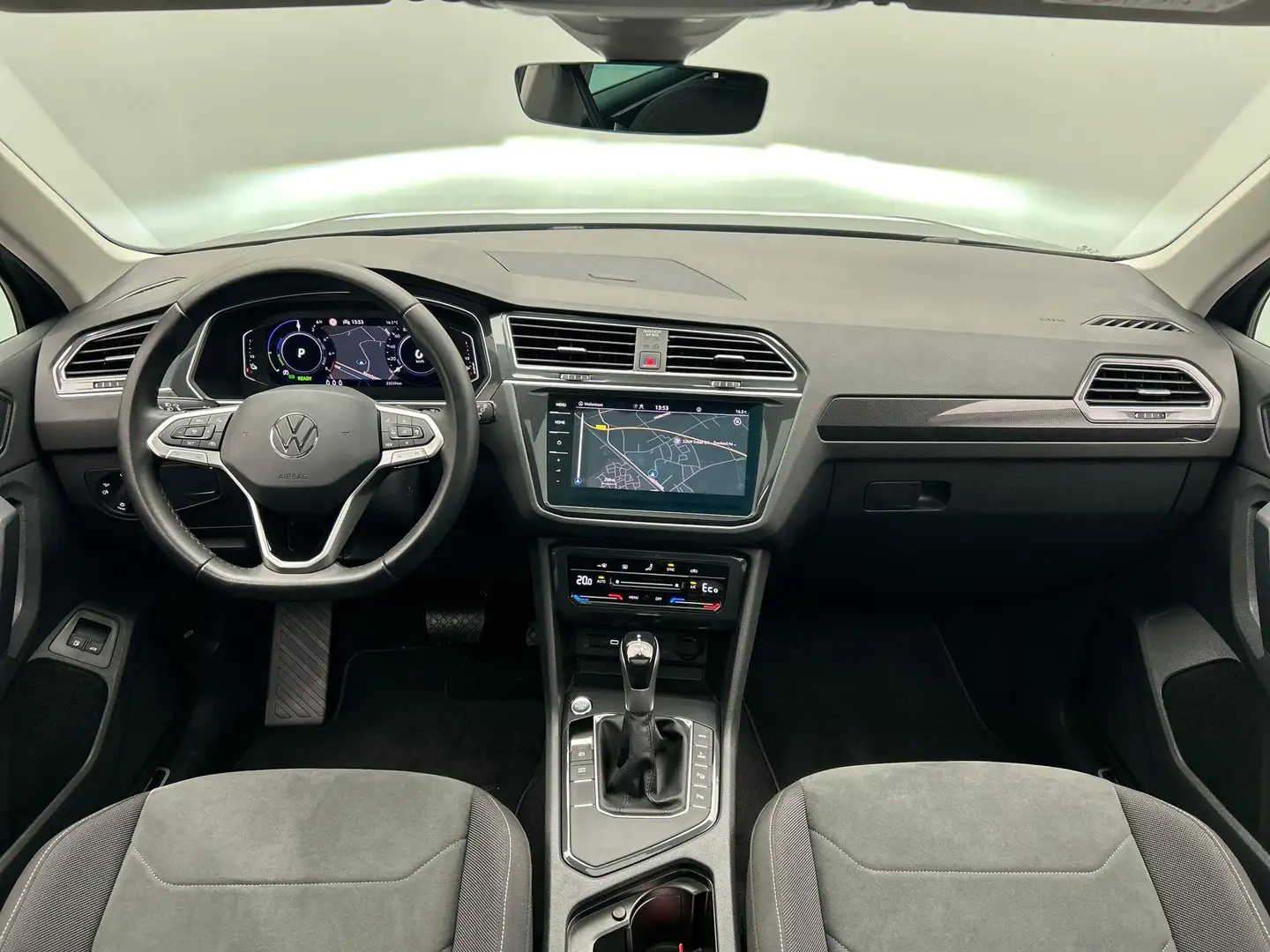 Volkswagen Tiguan 1.4 TSI eHybrid Plug-in Pano/dak Camera Adaptieve/ Grijs - 2