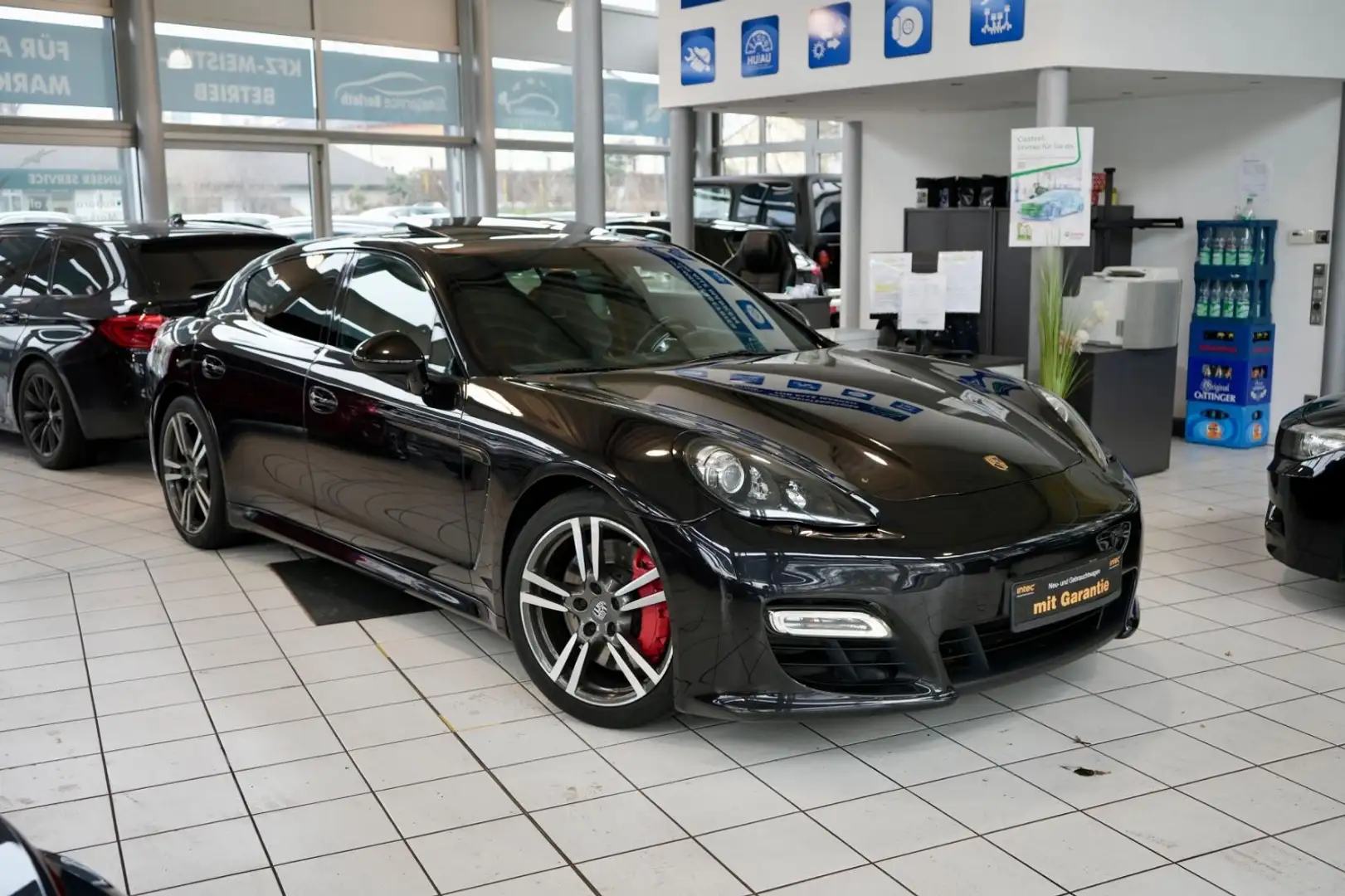 Porsche Panamera GTS Zwart - 2