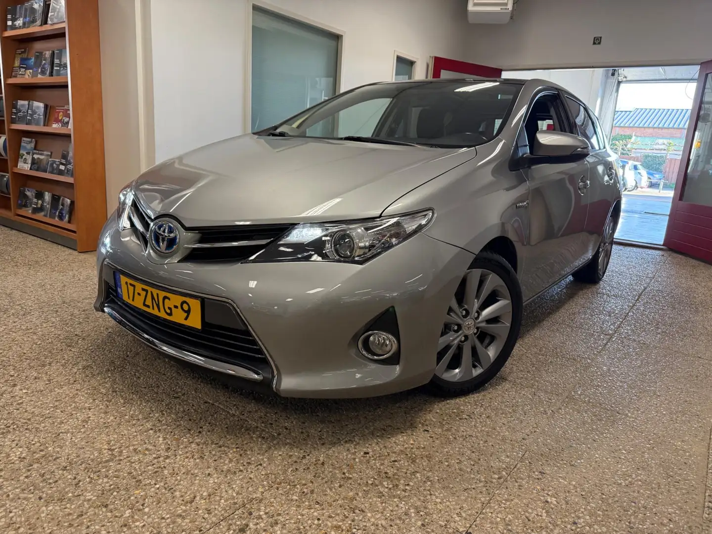 Toyota Auris 1.8 Hybrid Automaat | Panoramadak Gris - 2