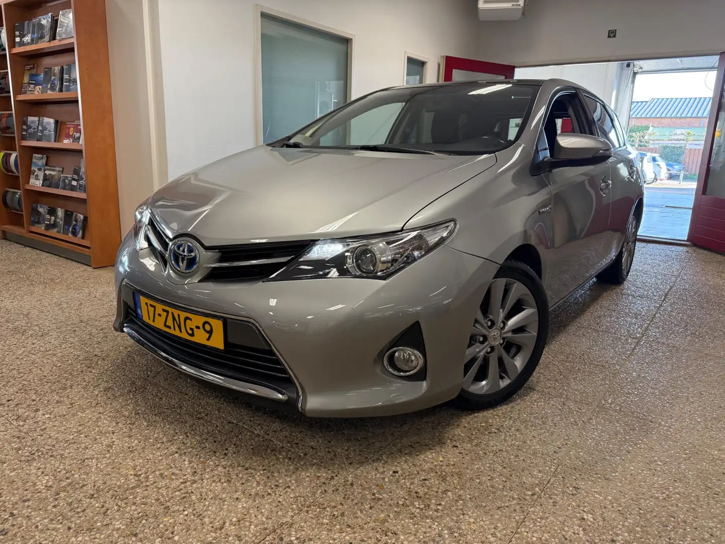 Toyota Auris 1.8 Hybrid Automaat | Panoramadak Gris - 1