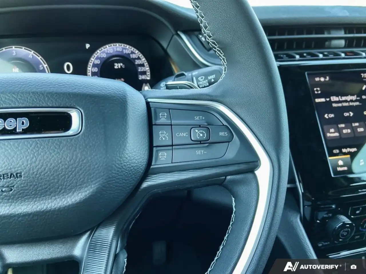 Jeep Grand Cherokee снимка Jeep Grand Cherokee