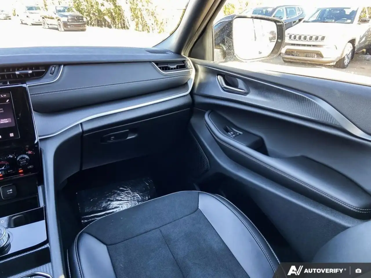 Jeep Grand Cherokee снимка Jeep Grand Cherokee