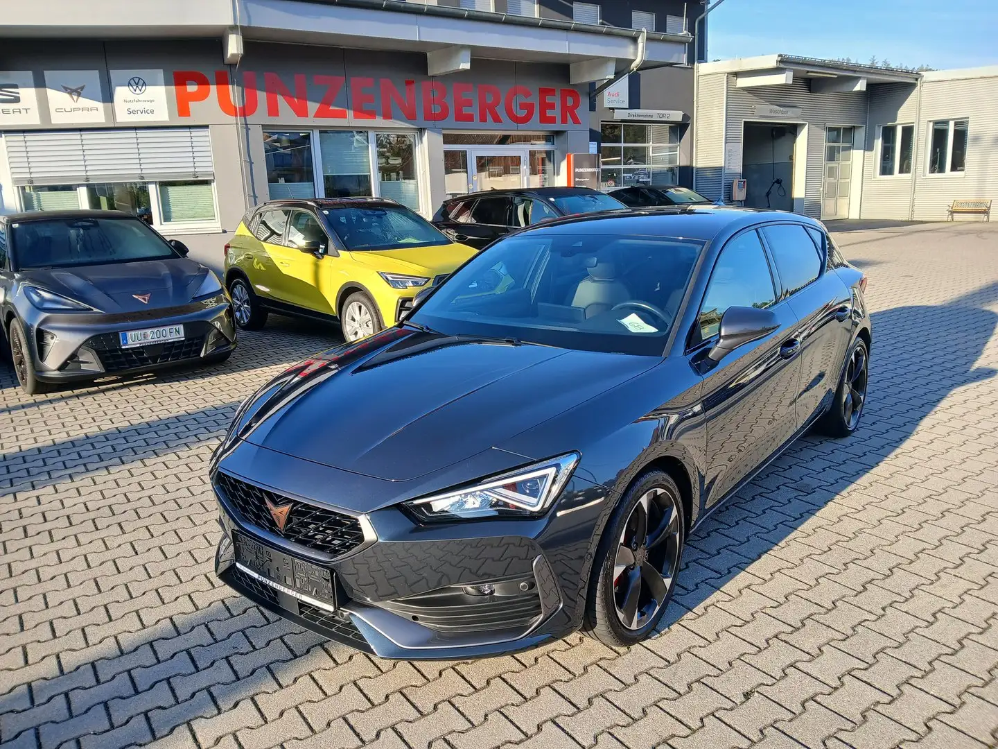 CUPRA Leon Alpha 1.5 eTSI DSG 150 PS ACT Grau - 1