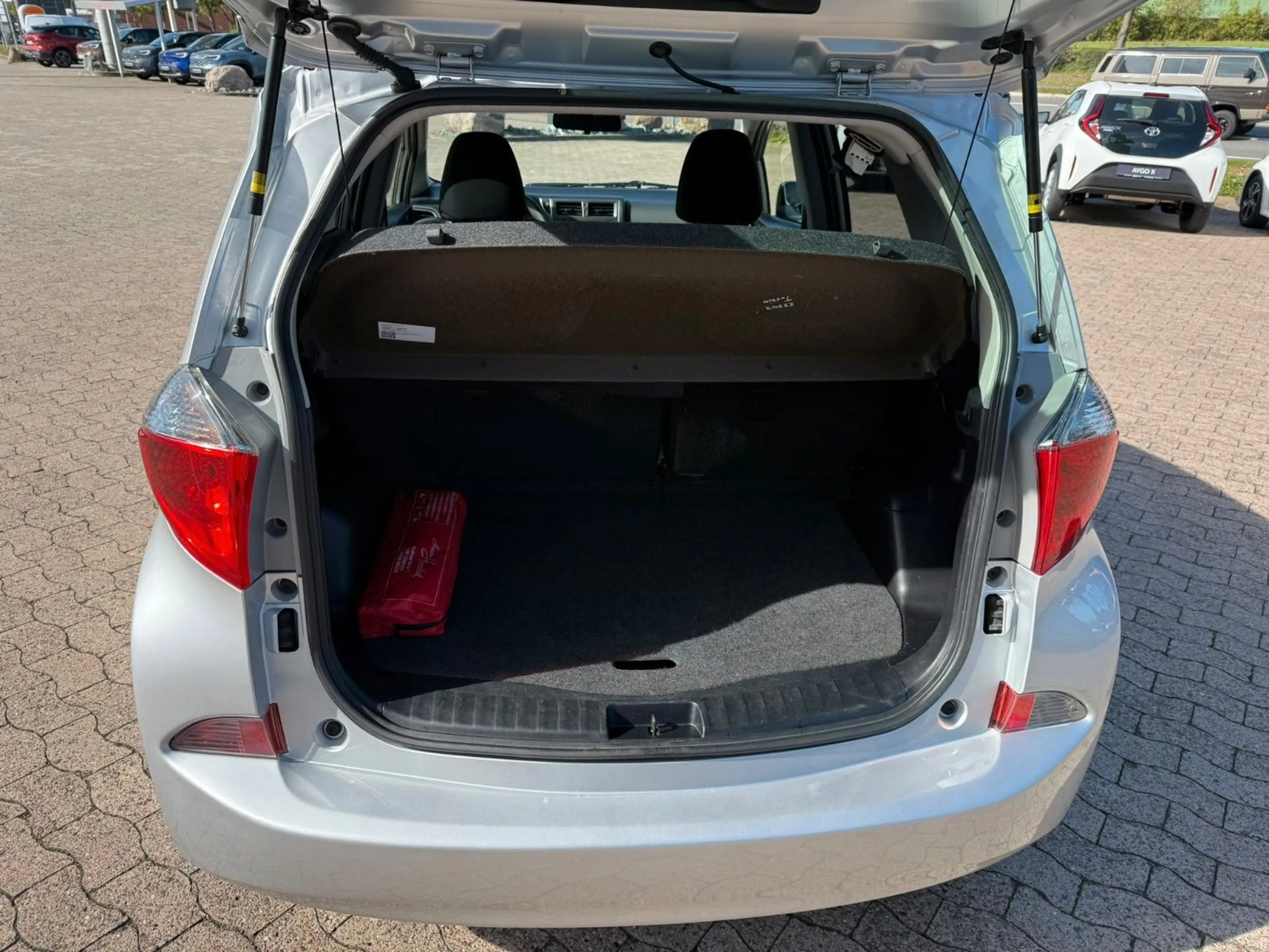 Toyota Verso-S Life — photo 11