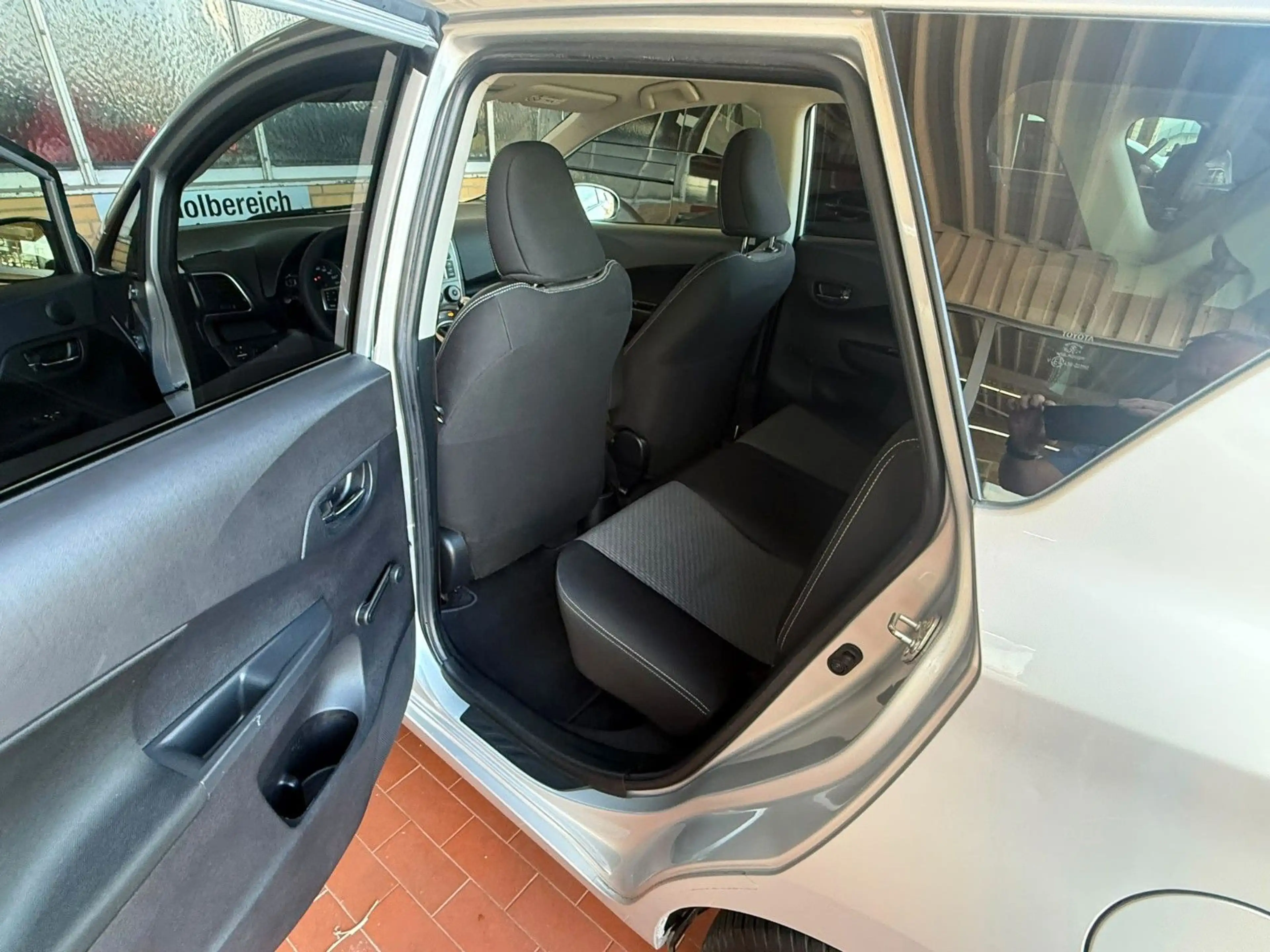 Toyota Verso-S Life — photo 10