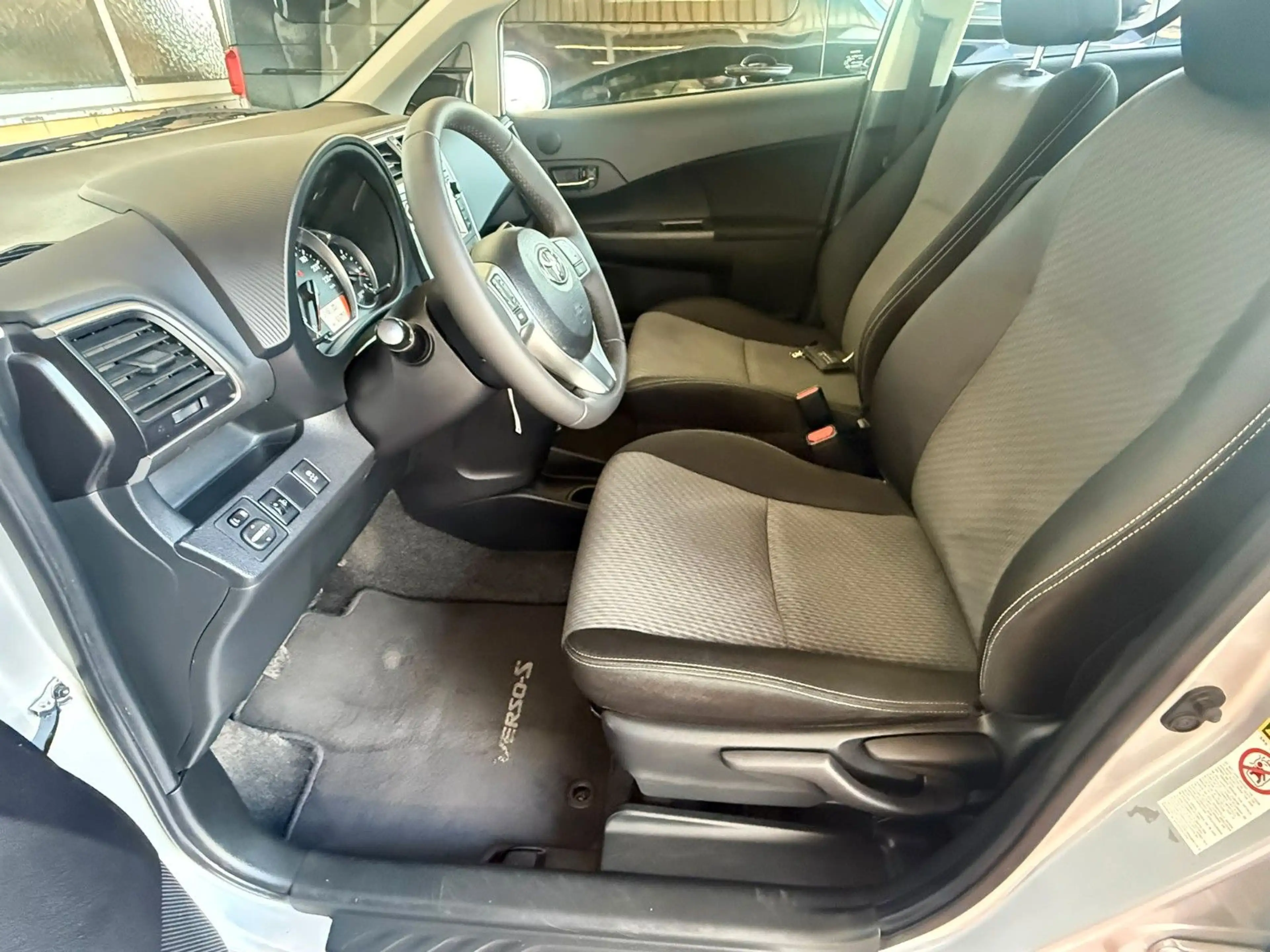 Toyota Verso-S Life — photo 9
