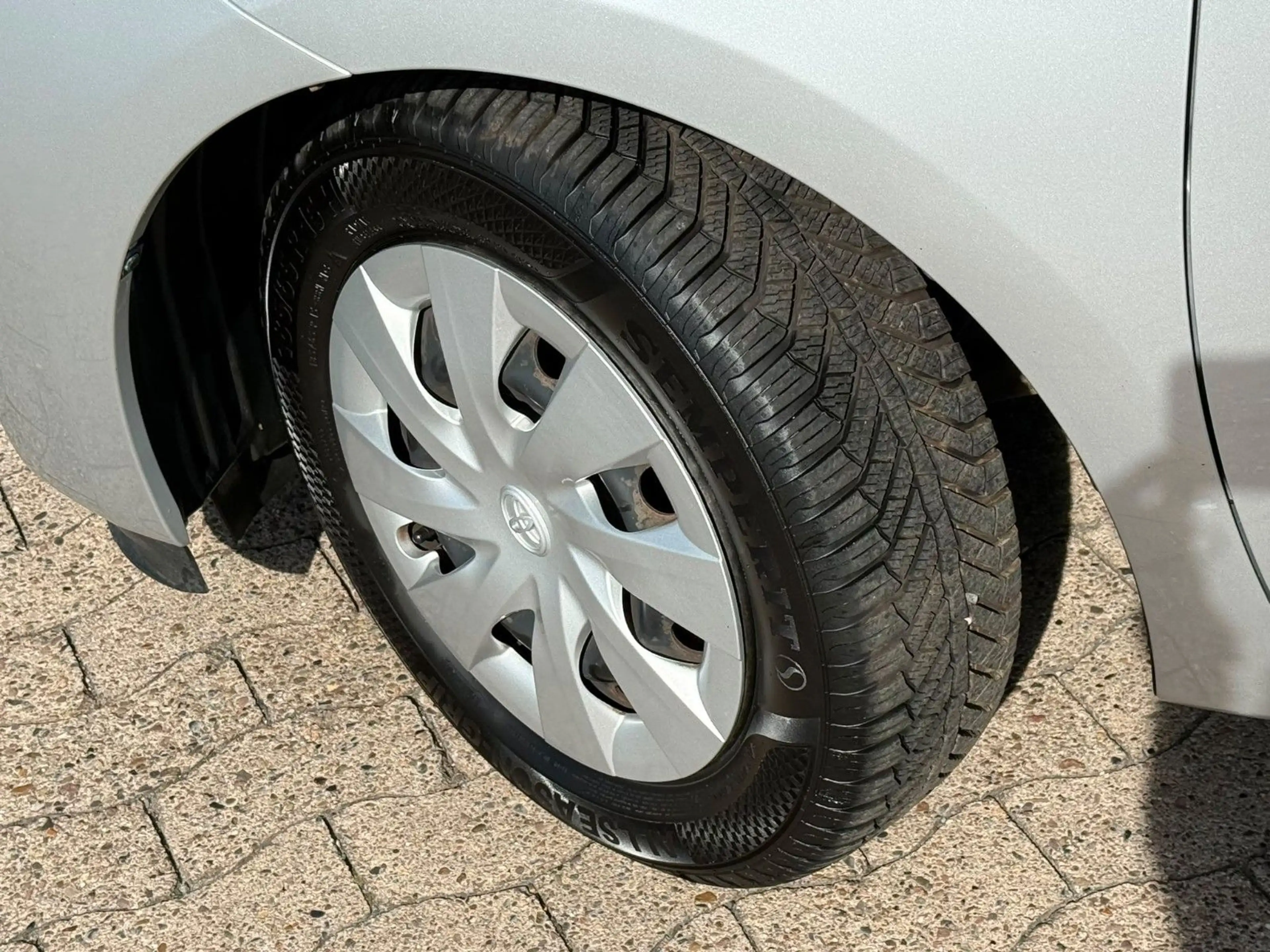 Toyota Verso-S Life — photo 7