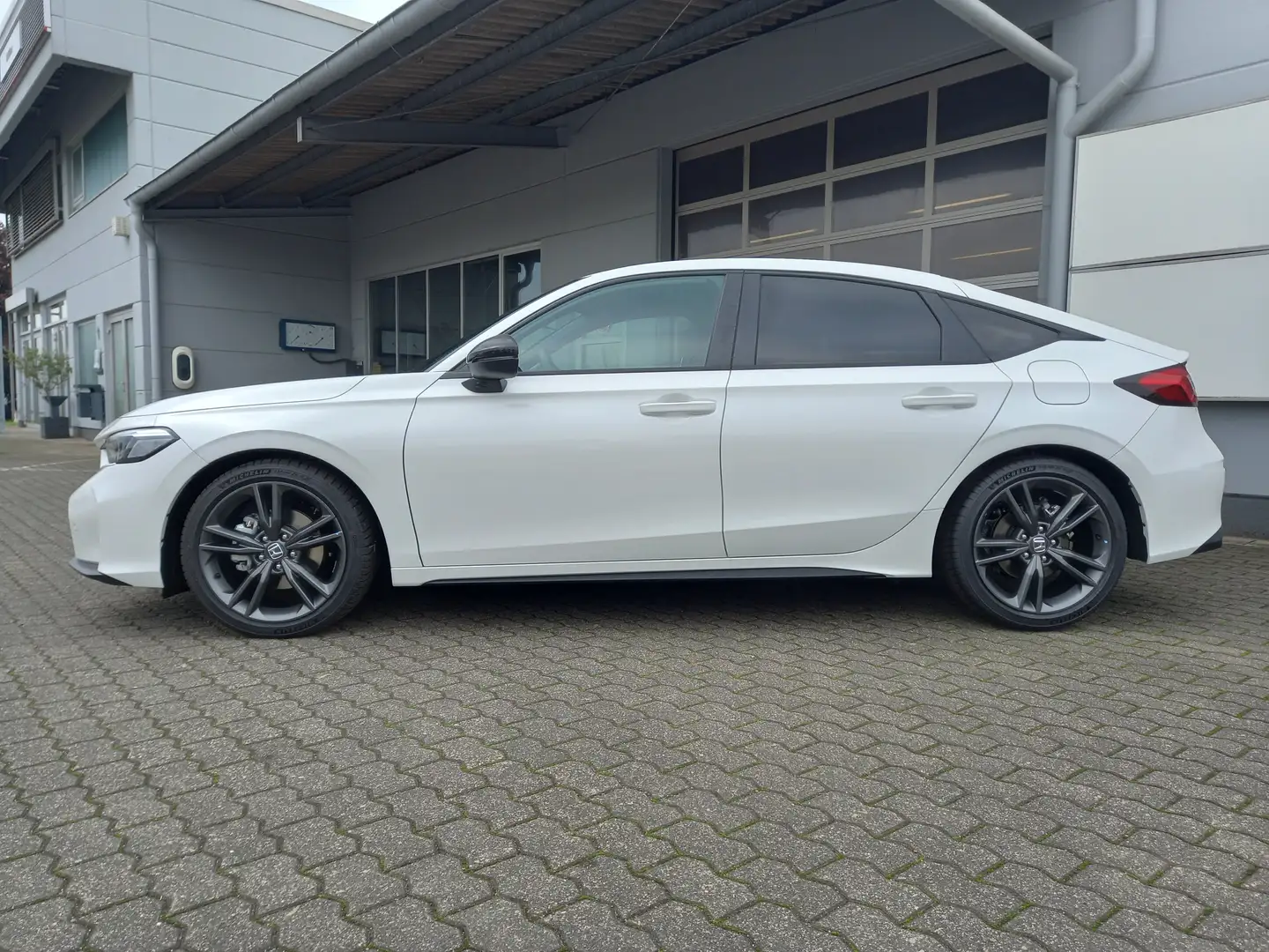 Honda Civic e:HEV Sport * mit HONDA-ZUBEHÖR * Weiß - 2