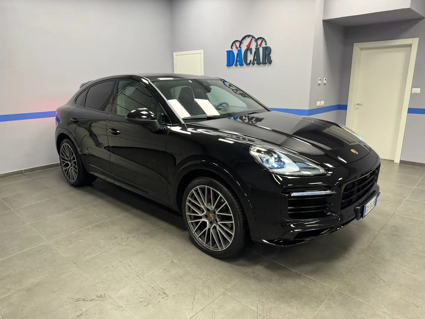 Porsche Cayenne Coupe 3.0 e-hybrid CHRONO-360-PASM-SPORT DESIGN Noir - 1