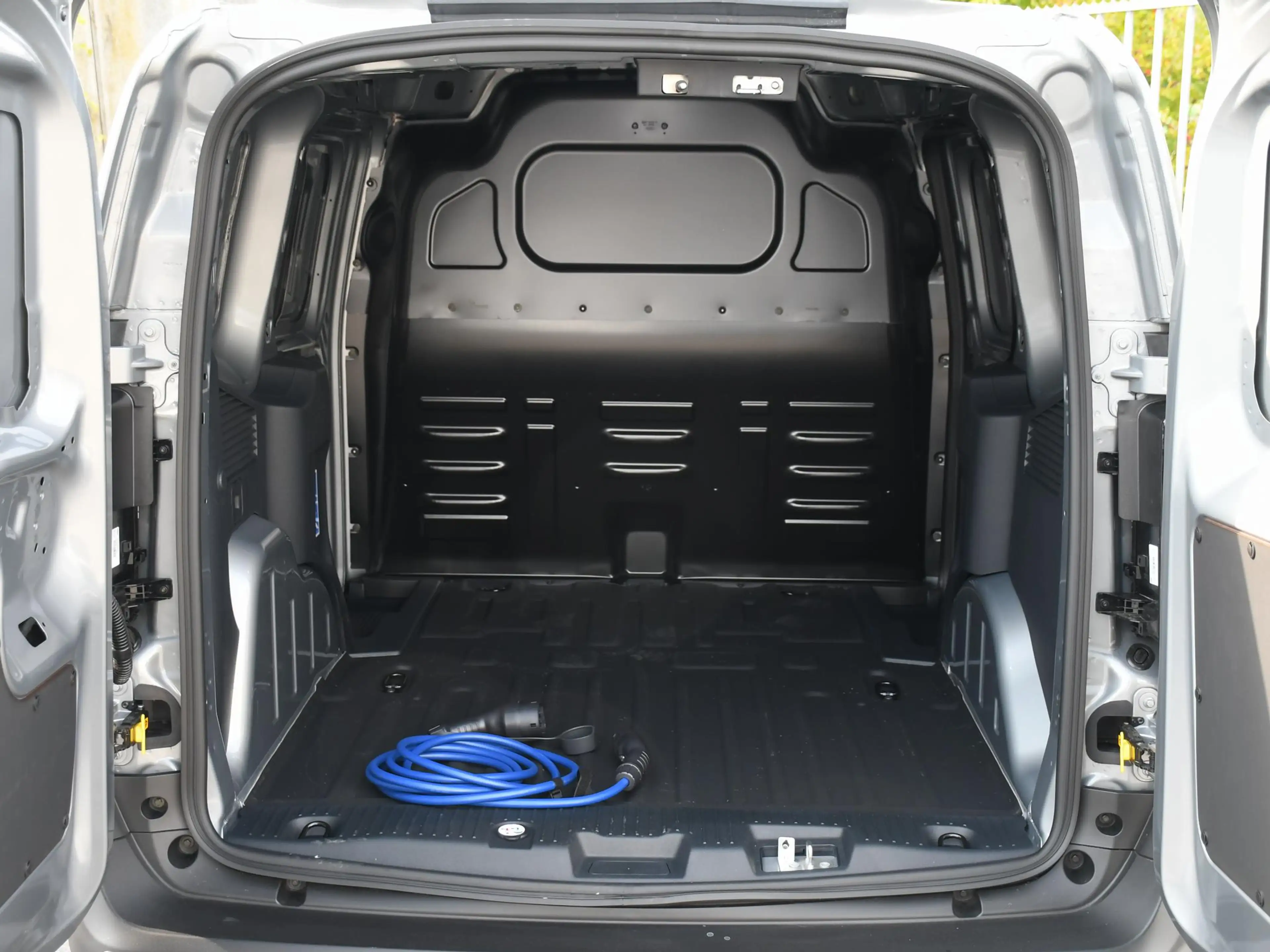 Ford Transit Courier E-Transit Limited 44 kWh 136pk Automaat CAMERA | D — photo 12