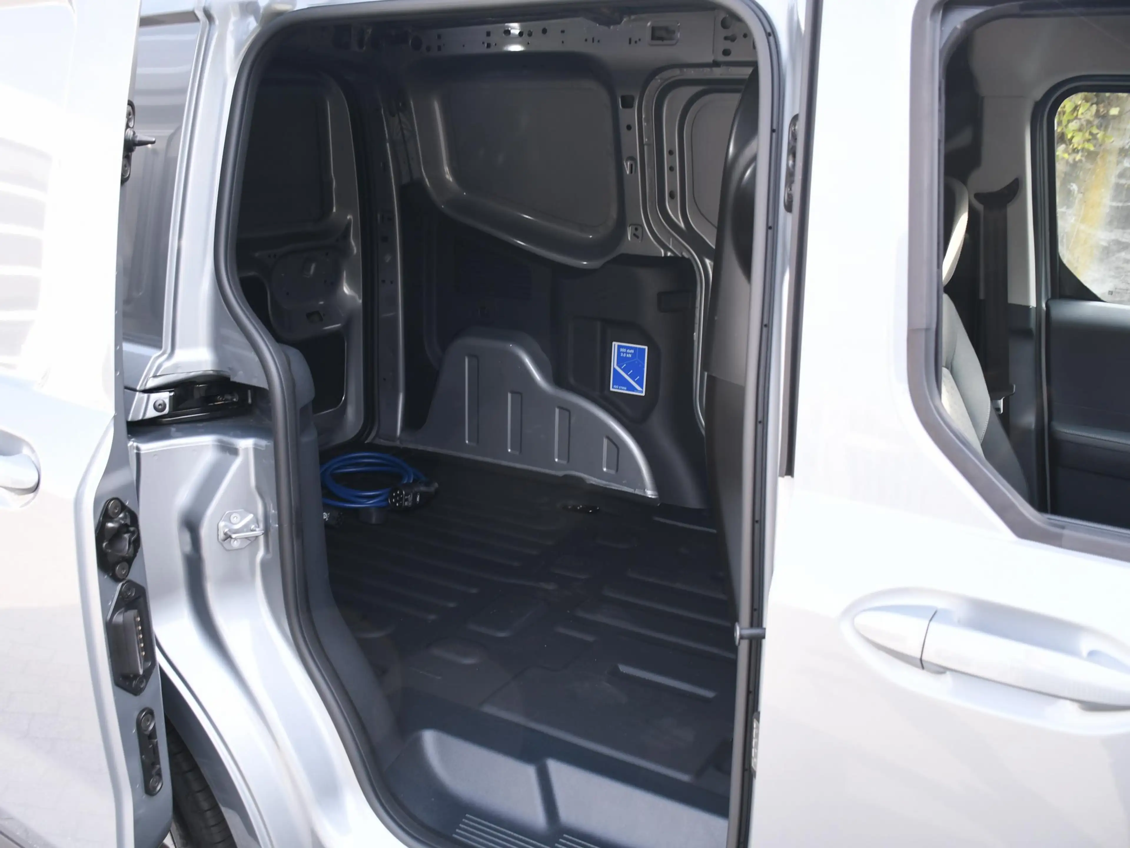 Ford Transit Courier E-Transit Limited 44 kWh 136pk Automaat CAMERA | D — photo 11
