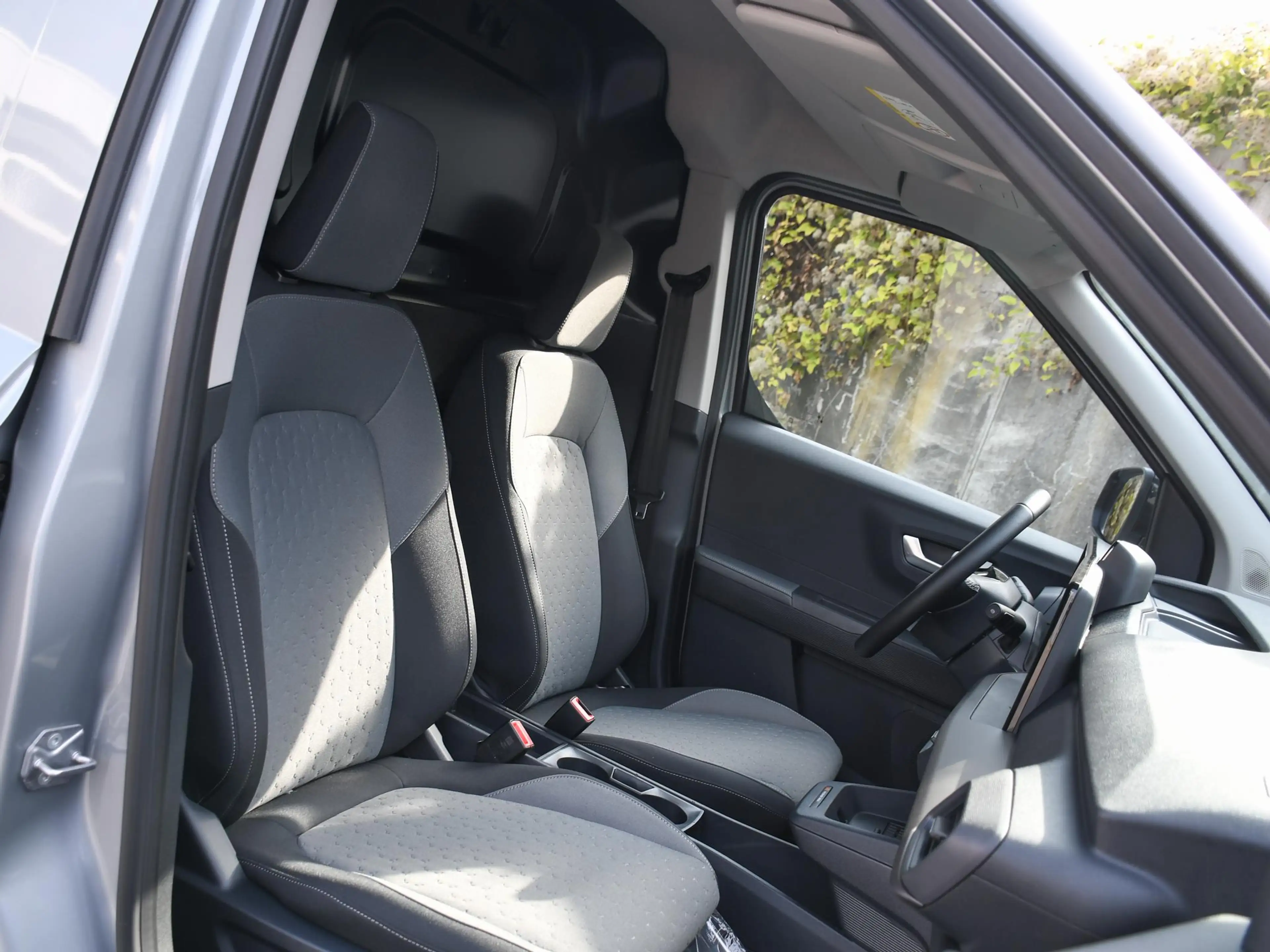 Ford Transit Courier E-Transit Limited 44 kWh 136pk Automaat CAMERA | D — photo 10