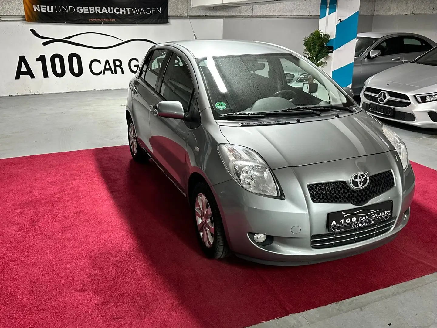 Toyota Yaris Team*PDC*Klima*Servo*Tüv Neu*Service Neu* Zilver - 1