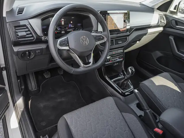 Volkswagen T-Cross view 9