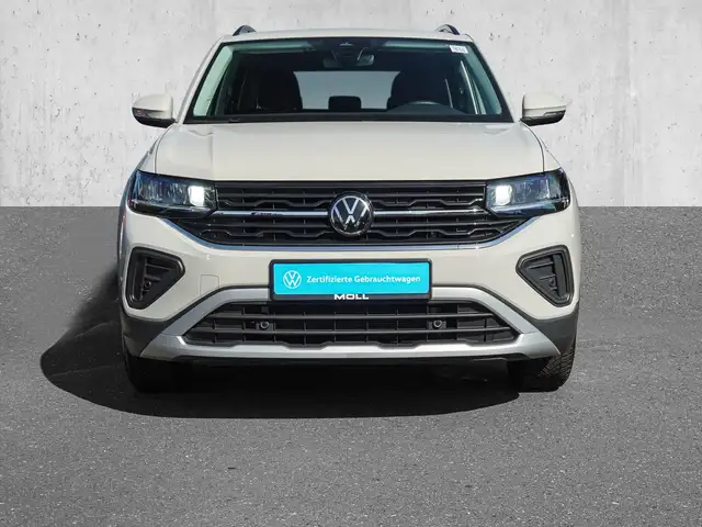 Volkswagen T-Cross view 3