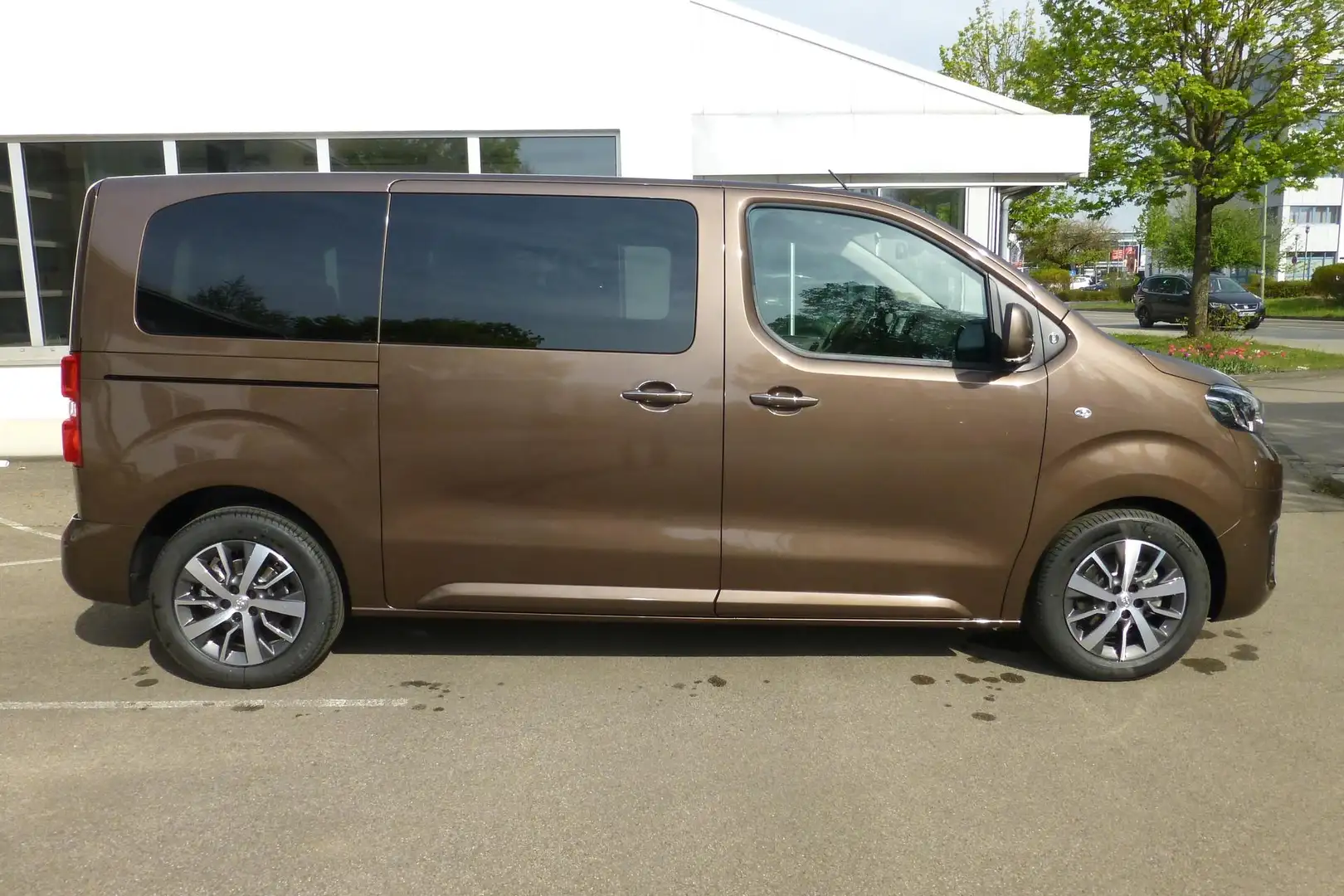 Toyota Proace Verso L1 Team Deutschland 2.0 D-4D D m. Navi, A... Braun - 2