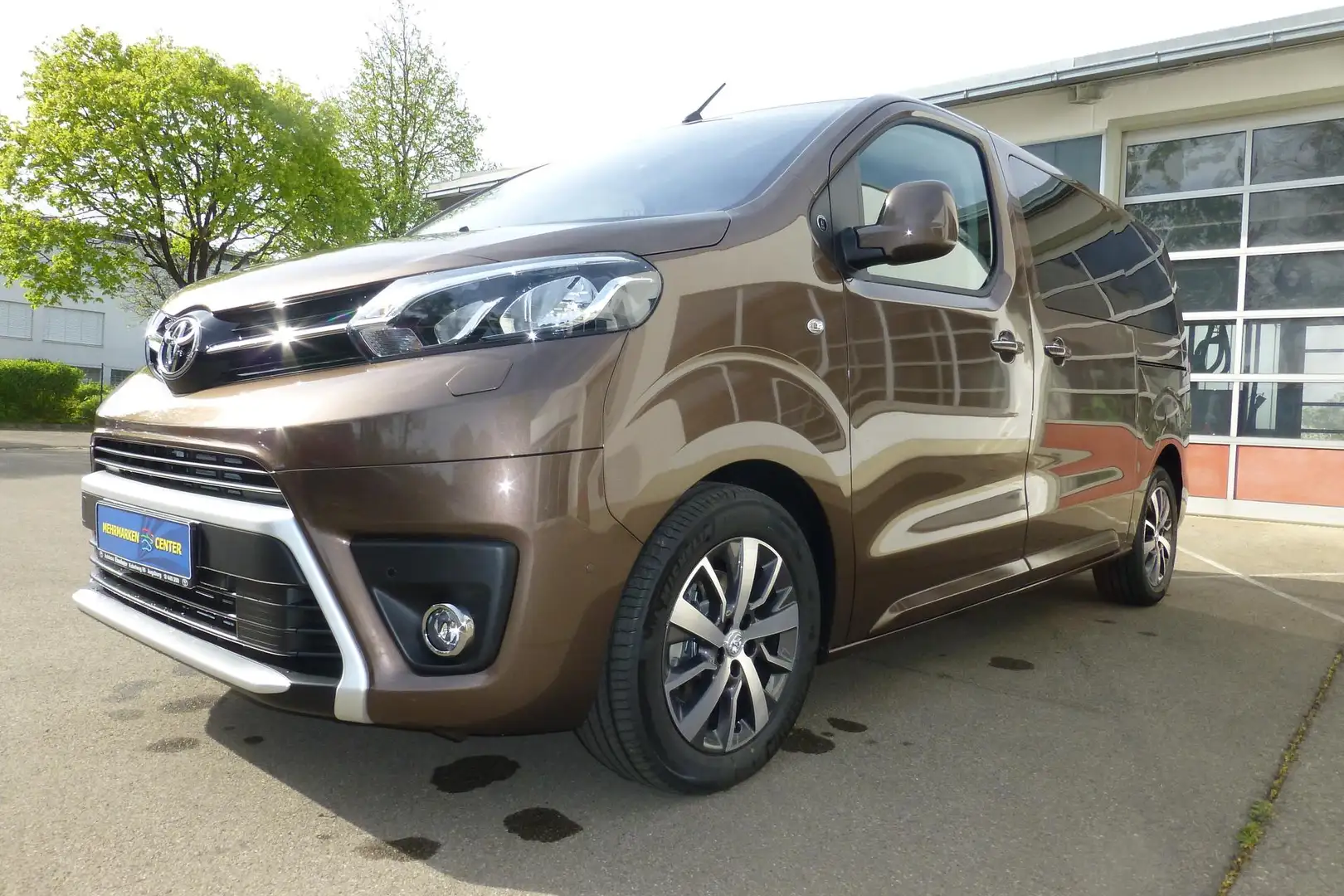 Toyota Proace Verso L1 Team Deutschland 2.0 D-4D D m. Navi, A... Braun - 1