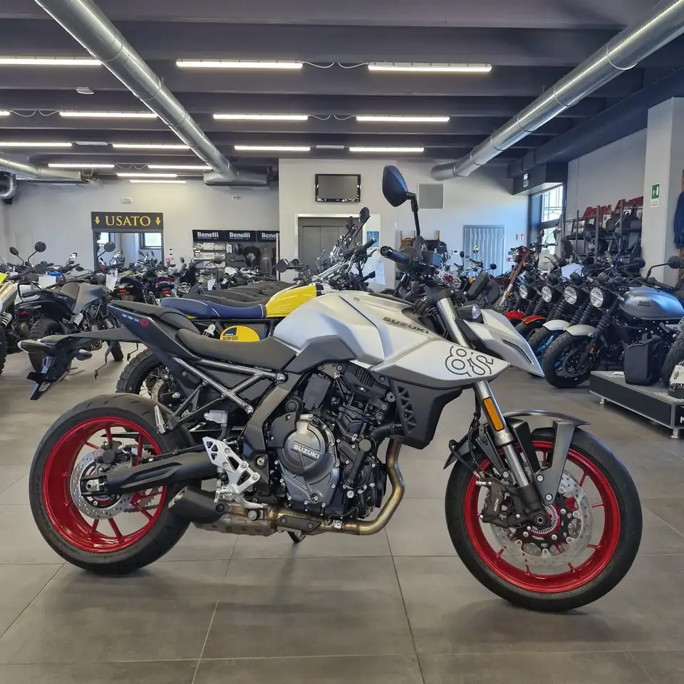 Suzuki GSX 8S