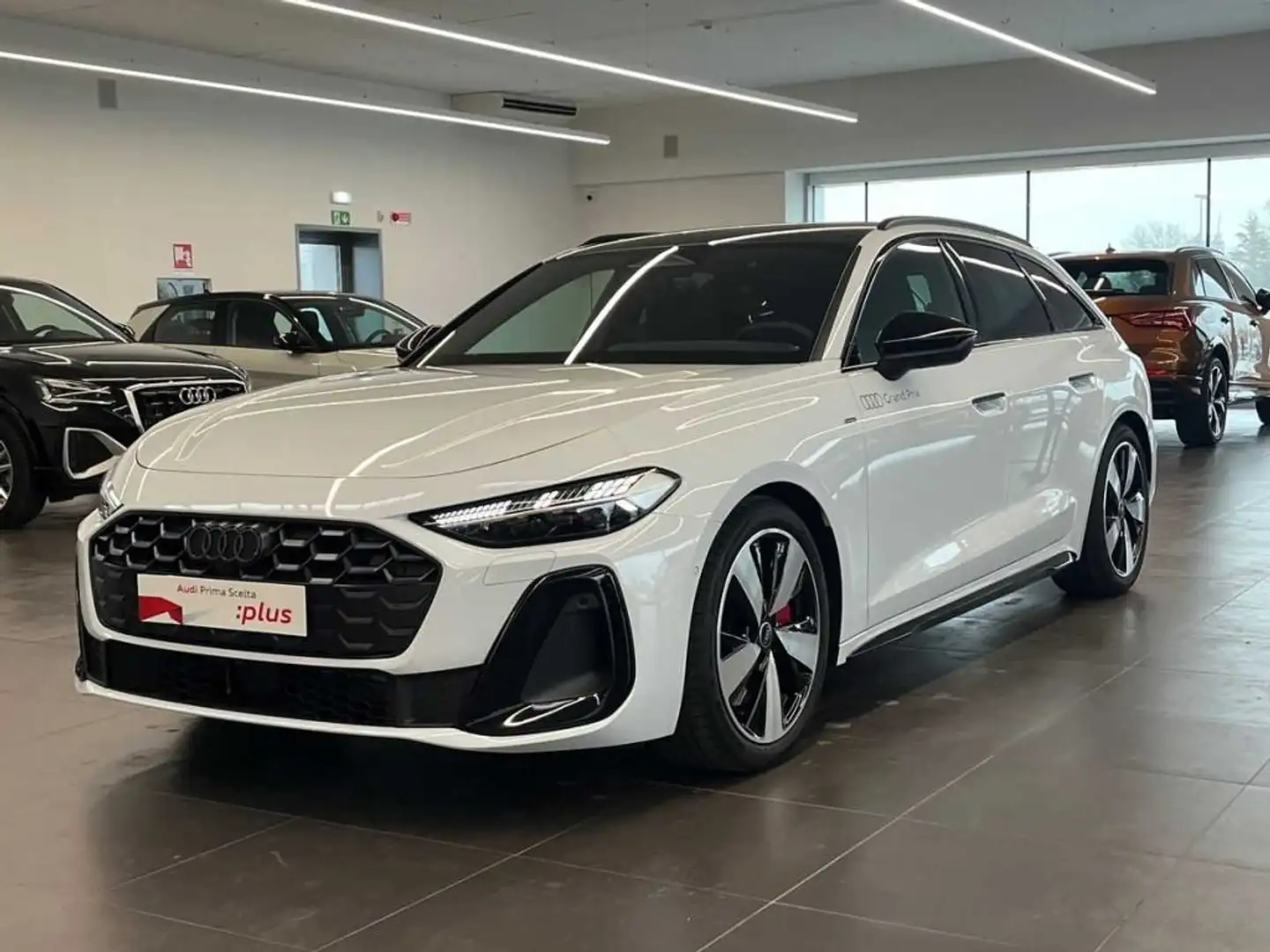 Audi A5 Avant S line edition e-hybrid quattro S tronic Bianco - 1