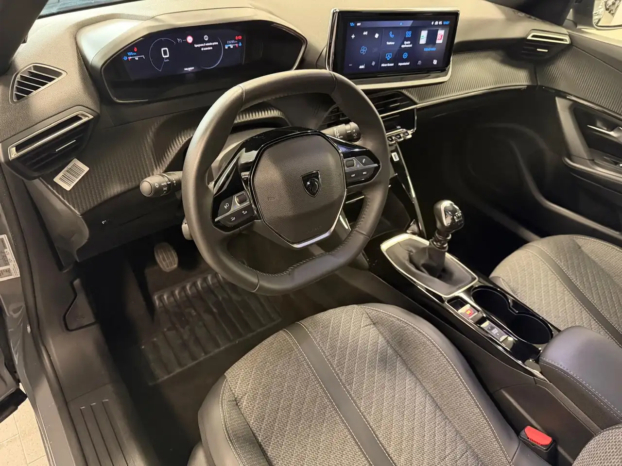 Peugeot 2008 1.2 100CV puretech Allure 9
