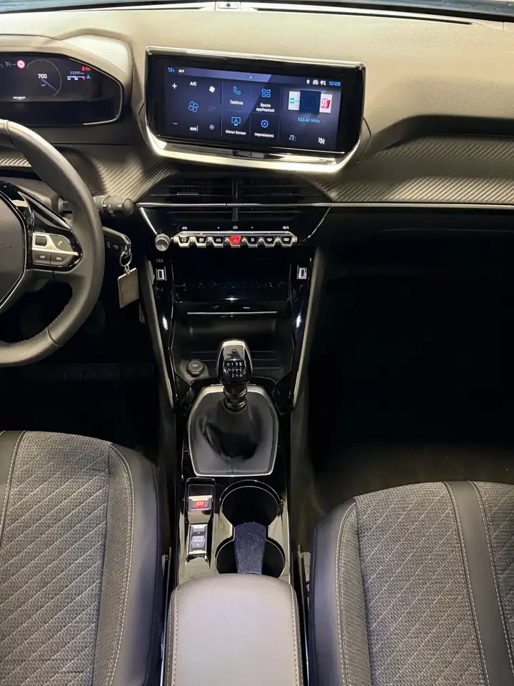 Peugeot 2008 1.2 100CV puretech Allure 14