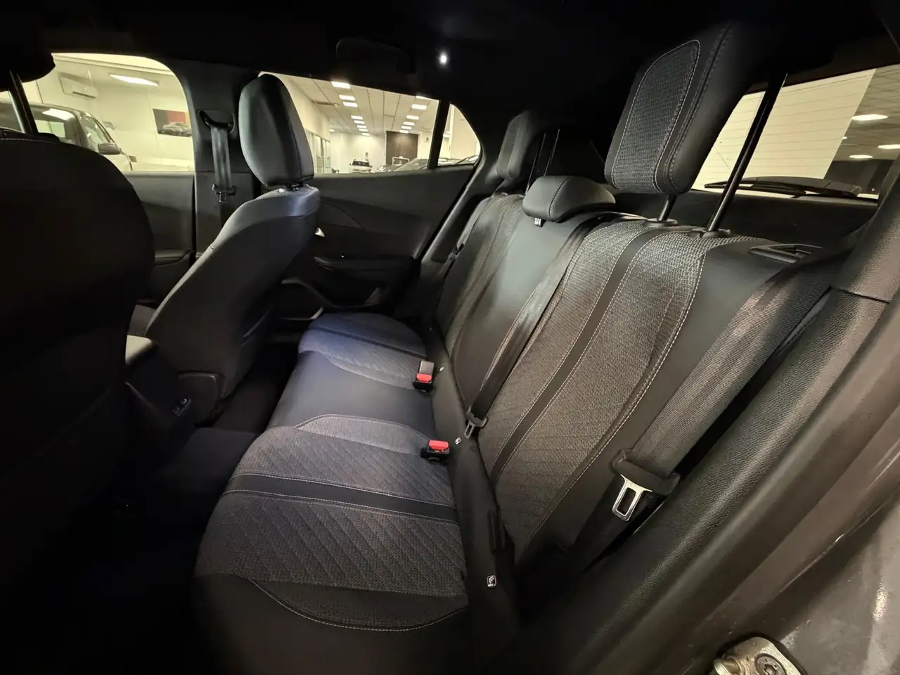 Peugeot 2008 1.2 100CV puretech Allure 11