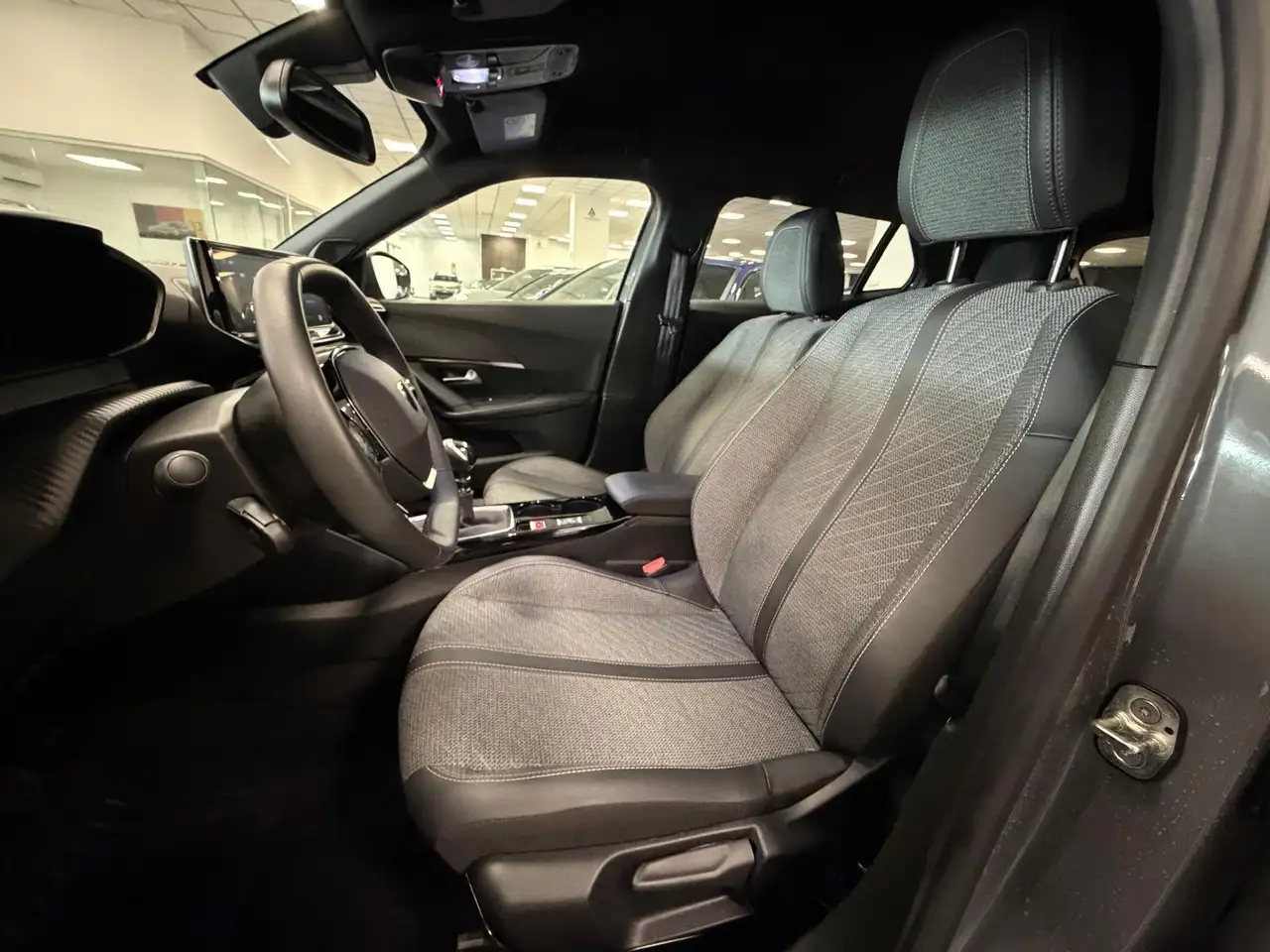 Peugeot 2008 1.2 100CV puretech Allure 10