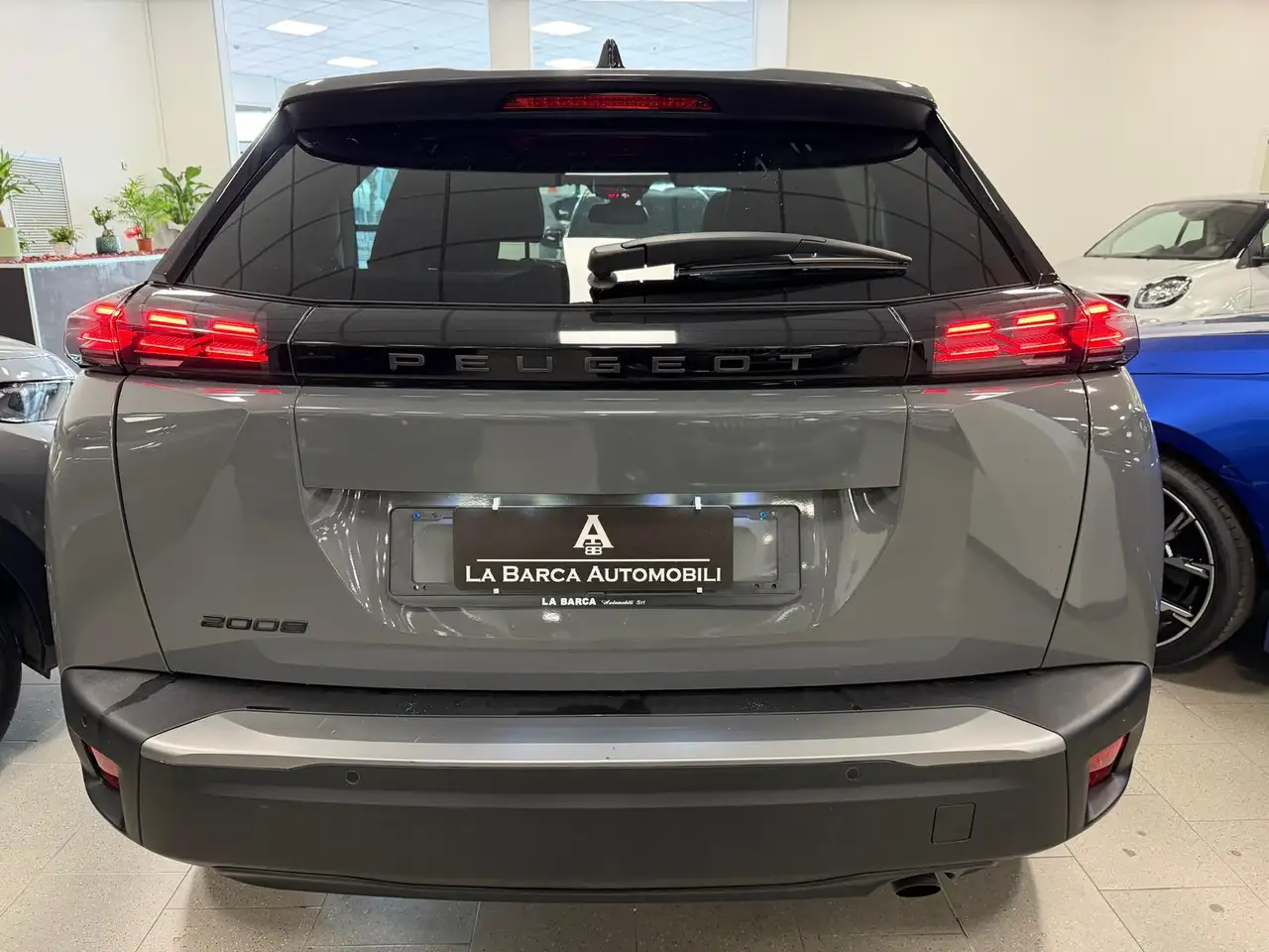 Peugeot 2008 1.2 100CV puretech Allure 6