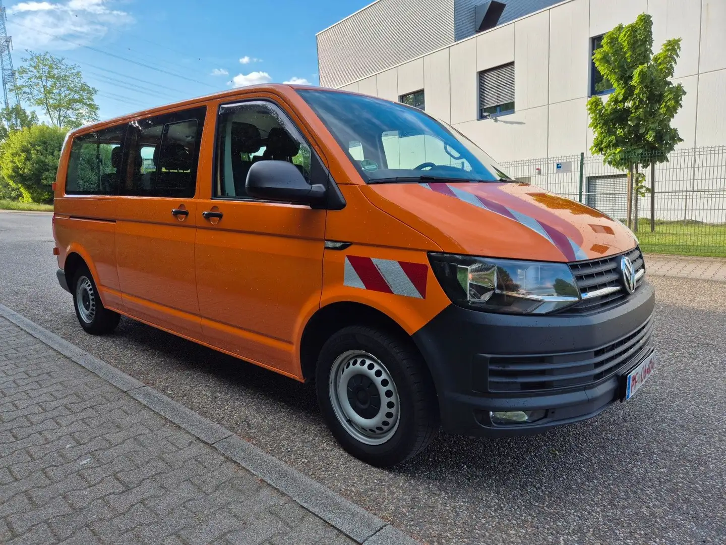 Volkswagen T6 Transporter T6 Kombi lang 1-Hand  9-Sitze TÜV/Zahnr.Neu Orange - 1