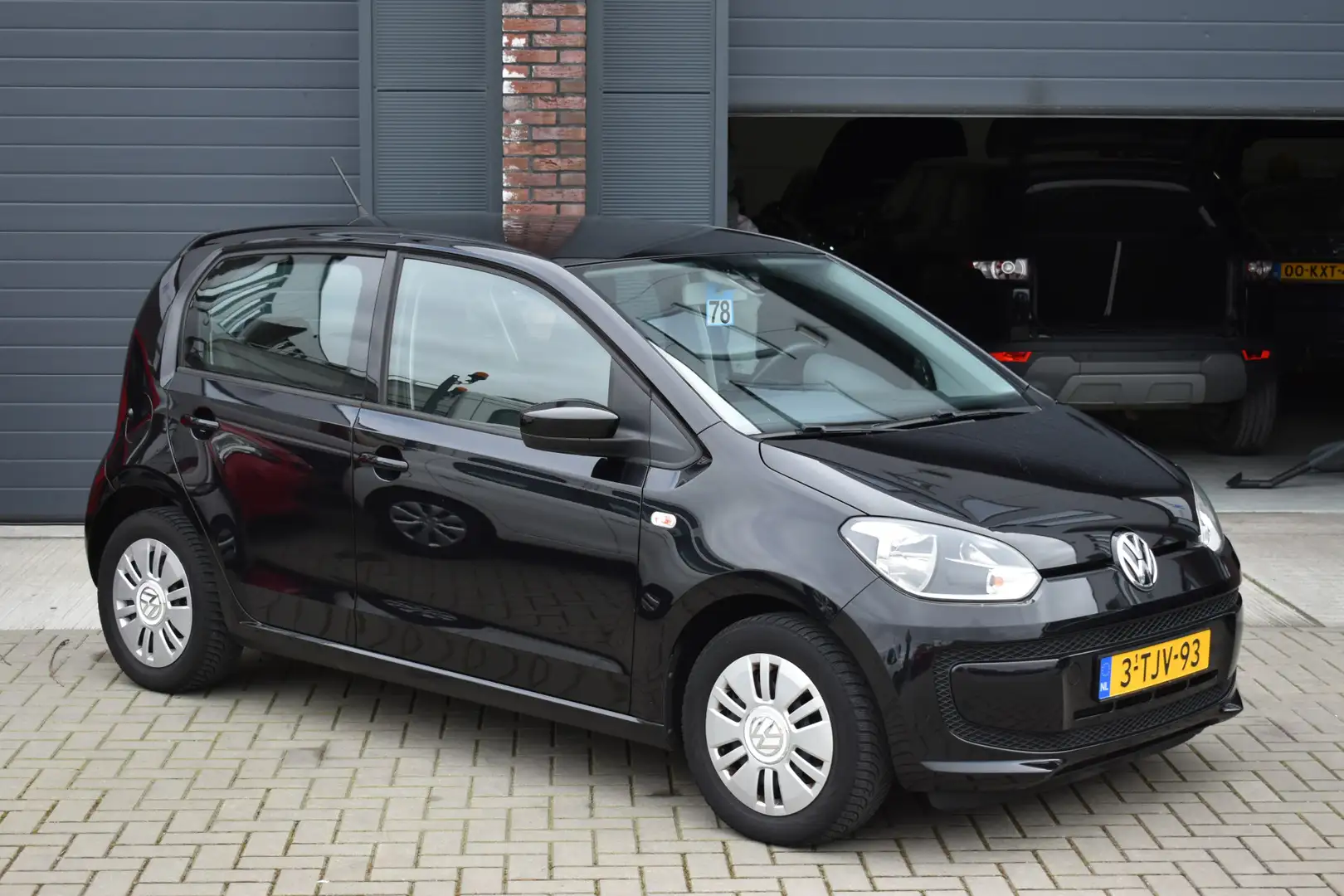 Volkswagen up! 1.0 move up! BlueMotion AIRCO Nero - 1