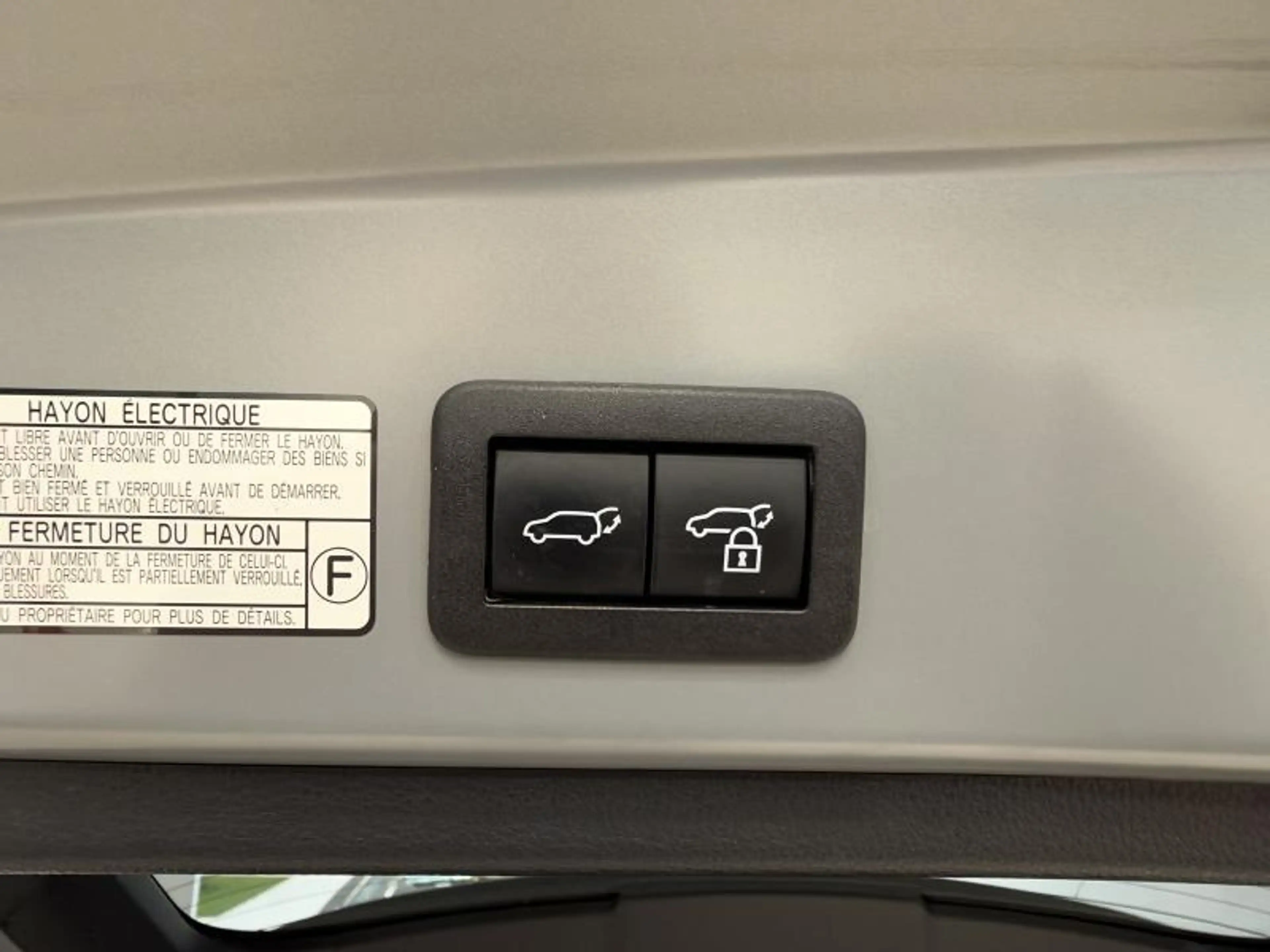 Toyota Corolla Cross 1.8 HYB PREMIUM — photo 9