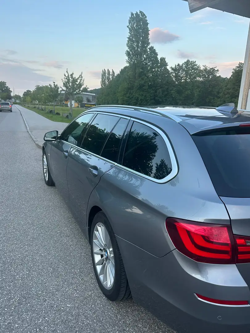 BMW 520 520d Touring Aut. Grau - 2