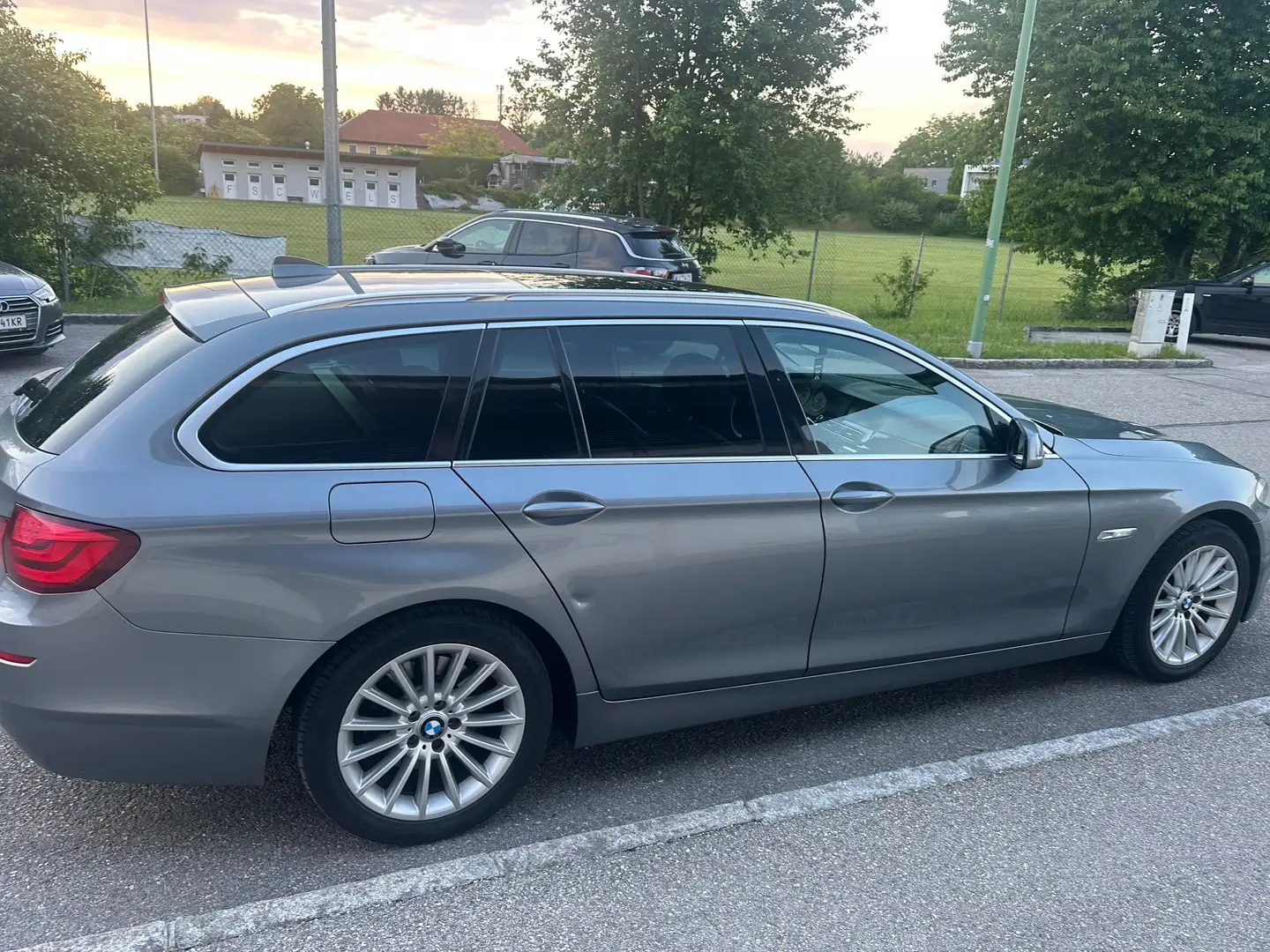 BMW 520 520d Touring Aut. Grau - 1