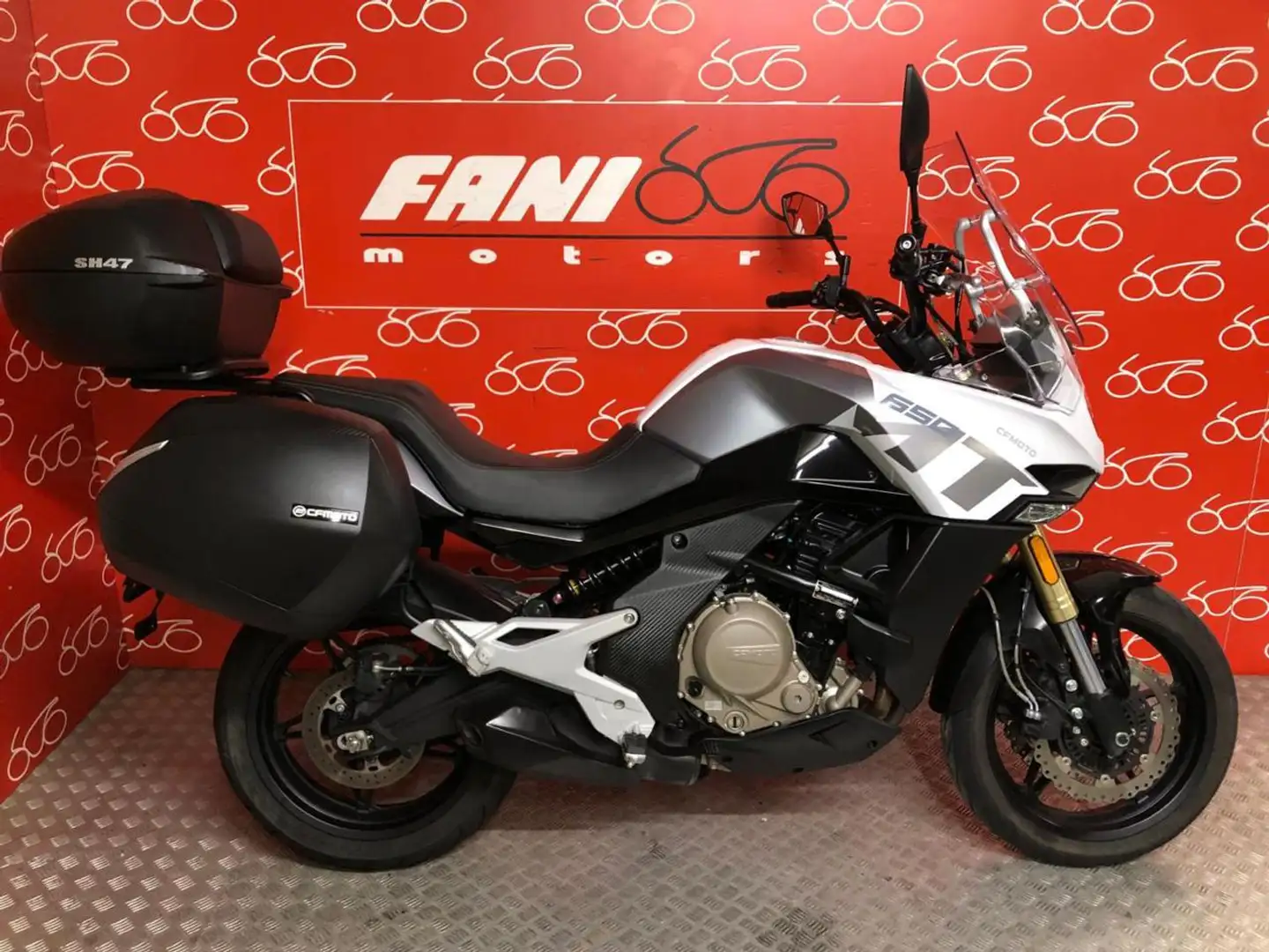 CFMOTO 650 MT . White - 1