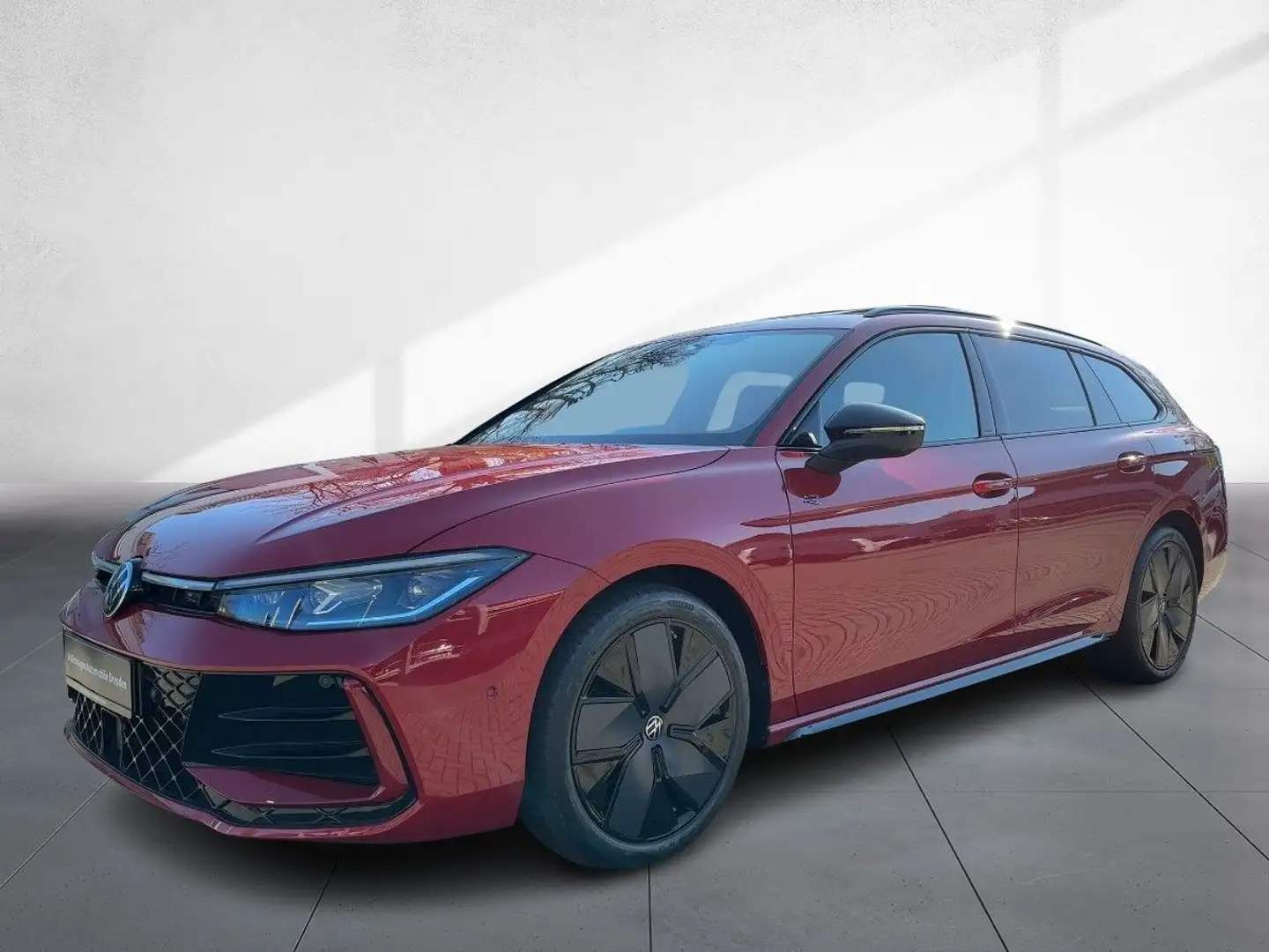 Volkswagen Passat Variant 2.0 TDI DSG R-Line AHZV Pano HUD Rot - 2