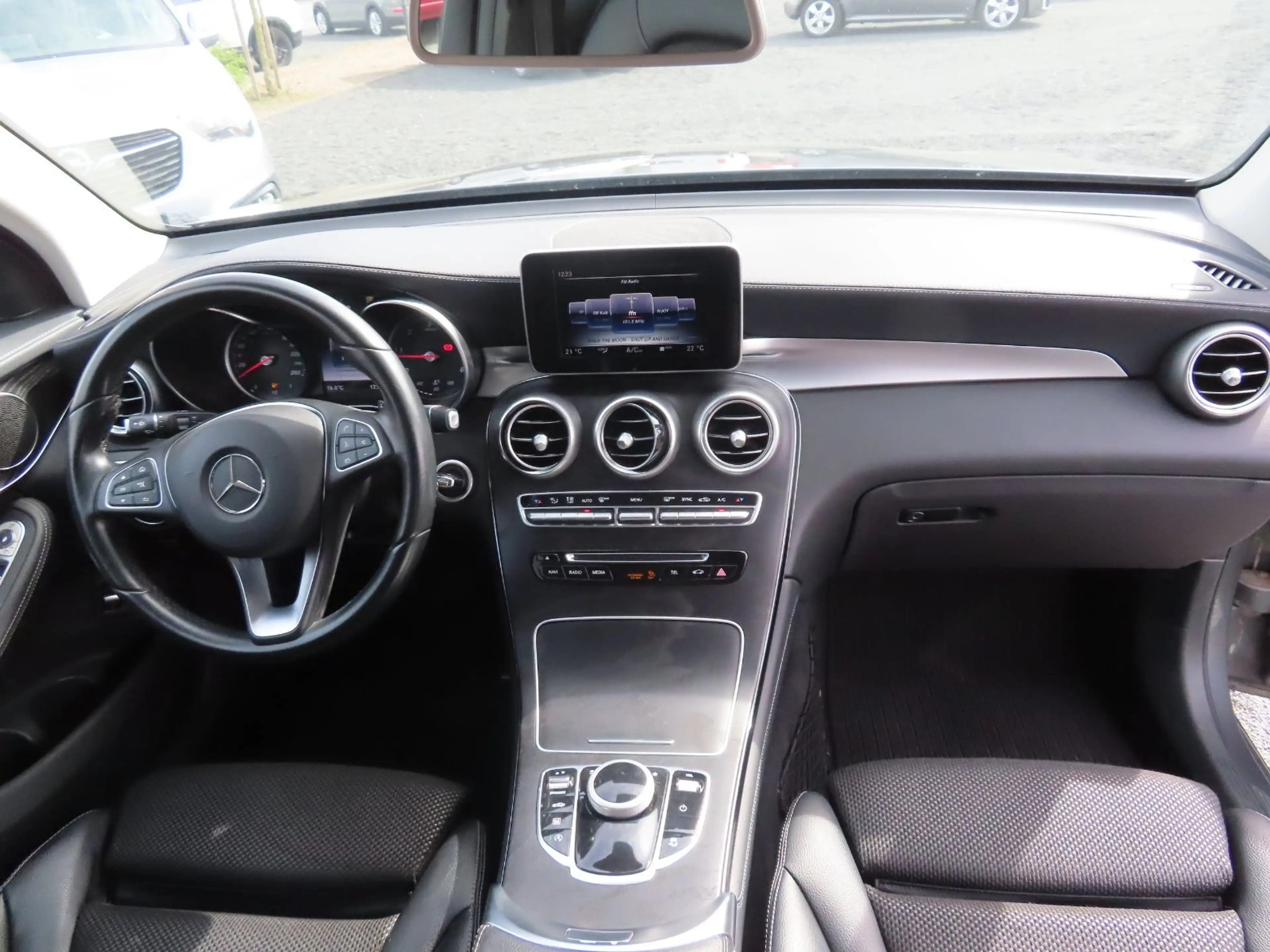 Mercedes-Benz GLC 250 d 4Matic EXCLUSIVE Navi Kamera 19"Alu — photo 14