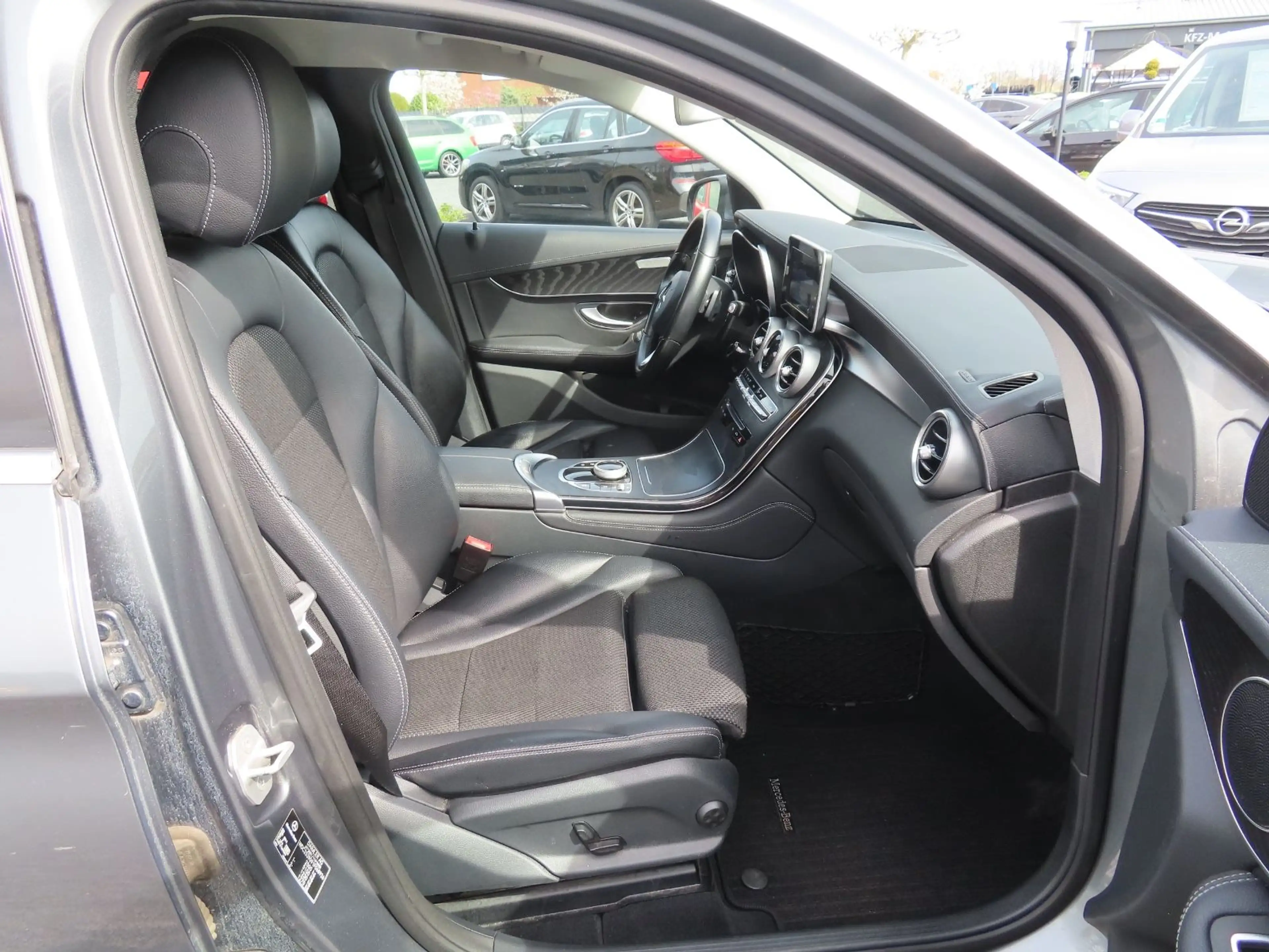 Mercedes-Benz GLC 250 d 4Matic EXCLUSIVE Navi Kamera 19"Alu — photo 10