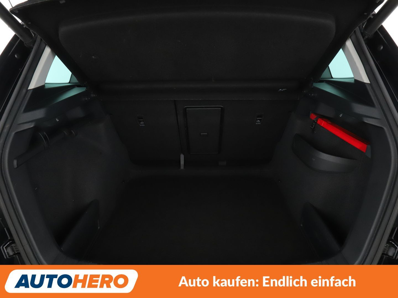 Skoda Karoq 1.5 TSI ACT Ambition*NAVI*ACC*CAM*PDC* — photo 17