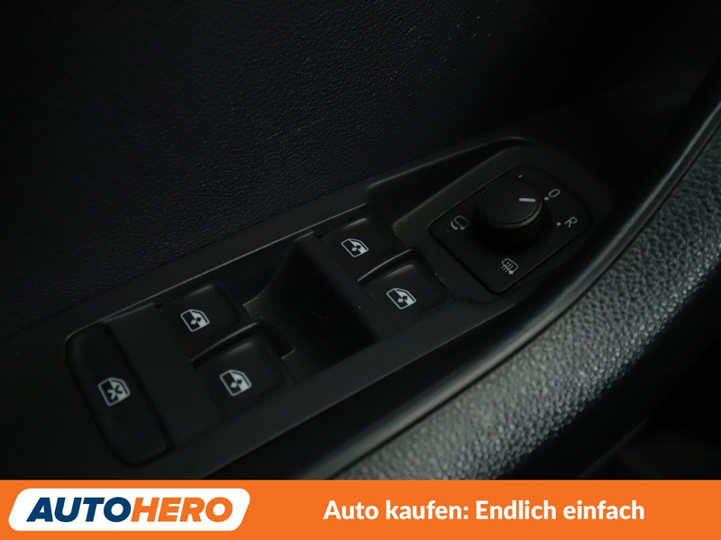 Skoda Karoq 1.5 TSI ACT Ambition*NAVI*ACC*CAM*PDC* — photo 25