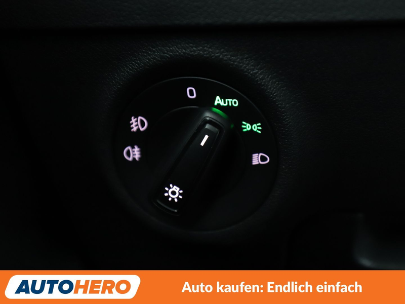 Skoda Karoq 1.5 TSI ACT Ambition*NAVI*ACC*CAM*PDC* — photo 26