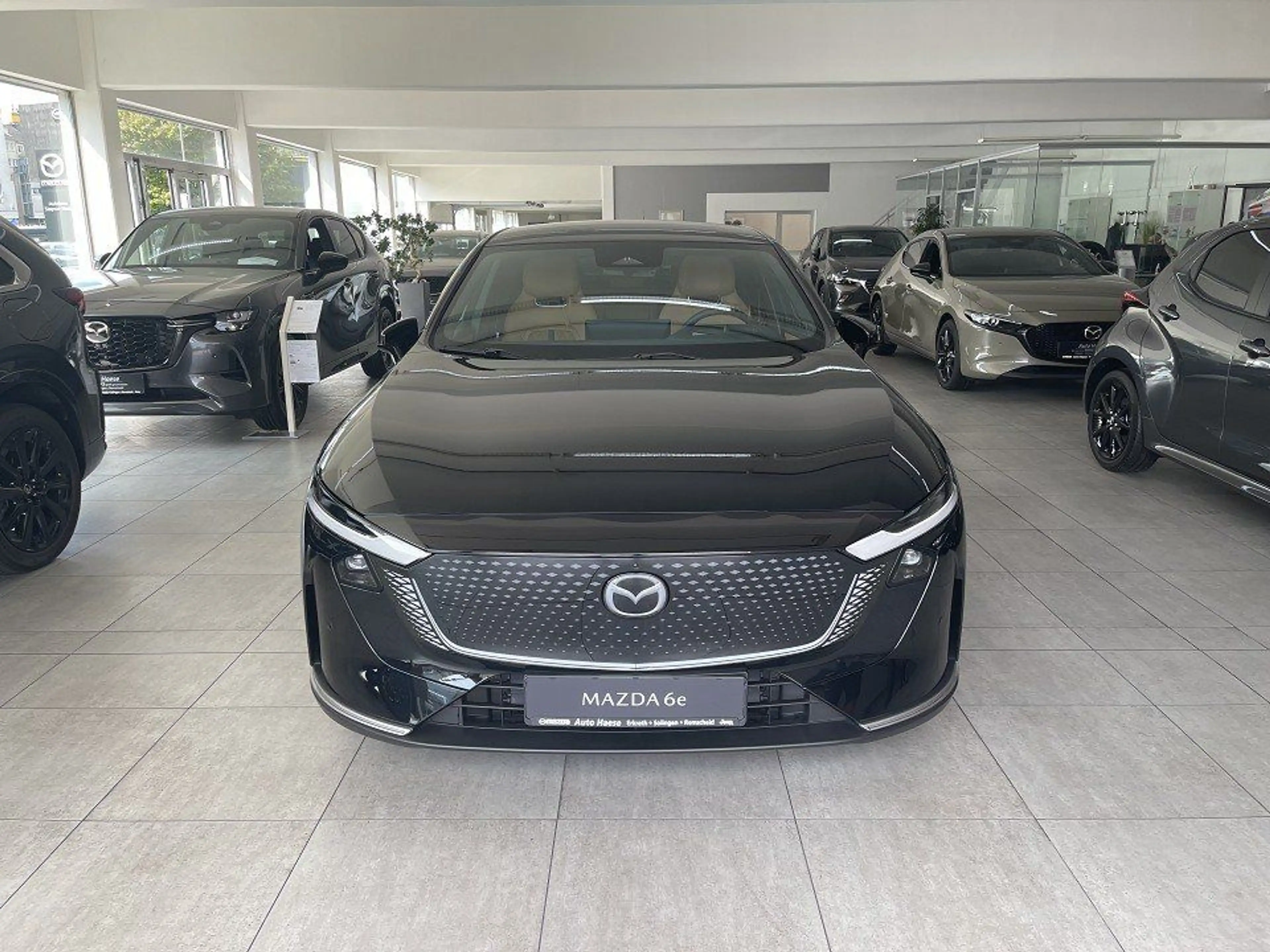Mazda 6e EV 258PS Takumi Plus Teil-Nappaleder beige — photo 2