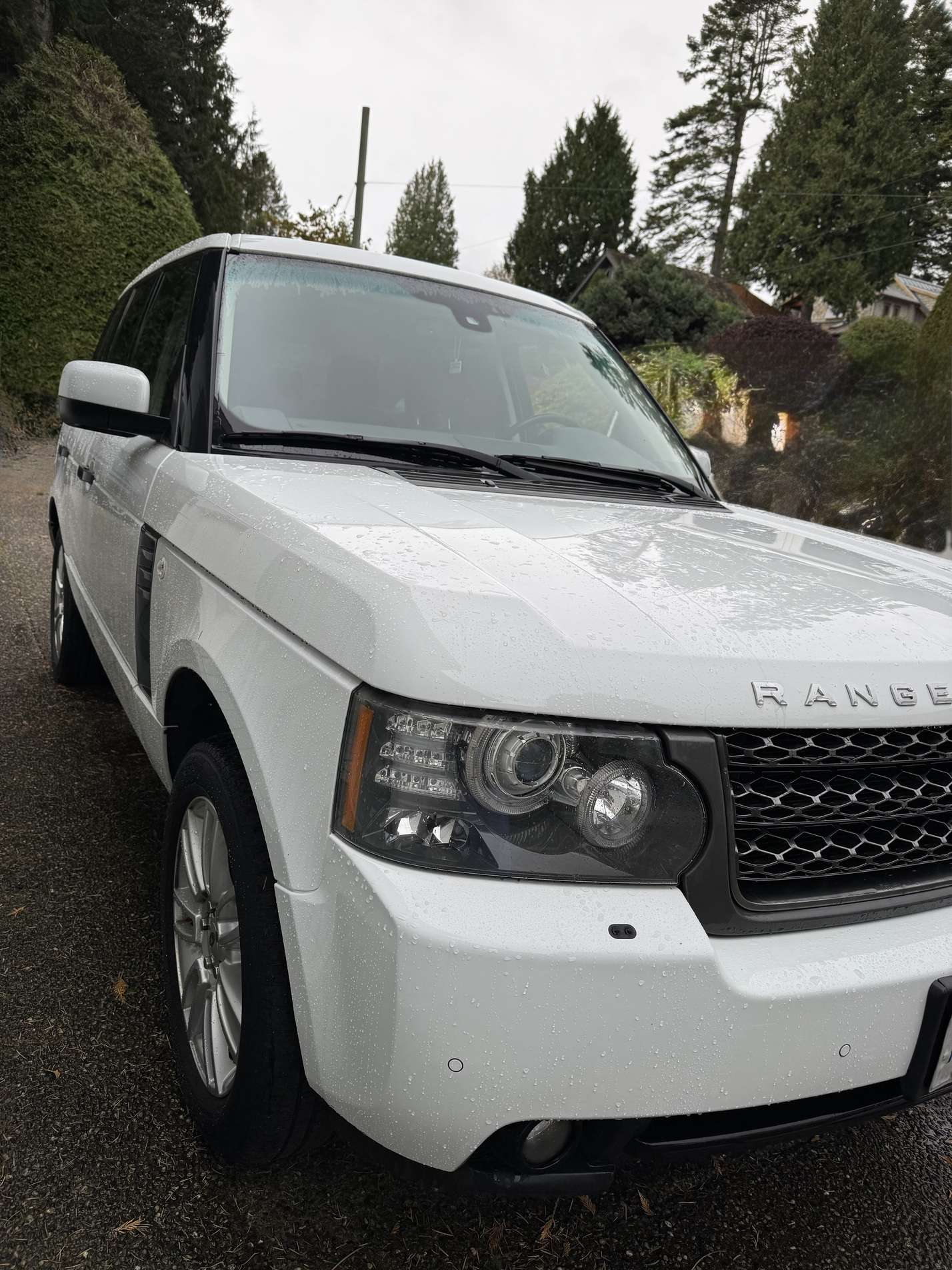 2011 Land Rover Range Rover 4WD 4dr HSE alt 2