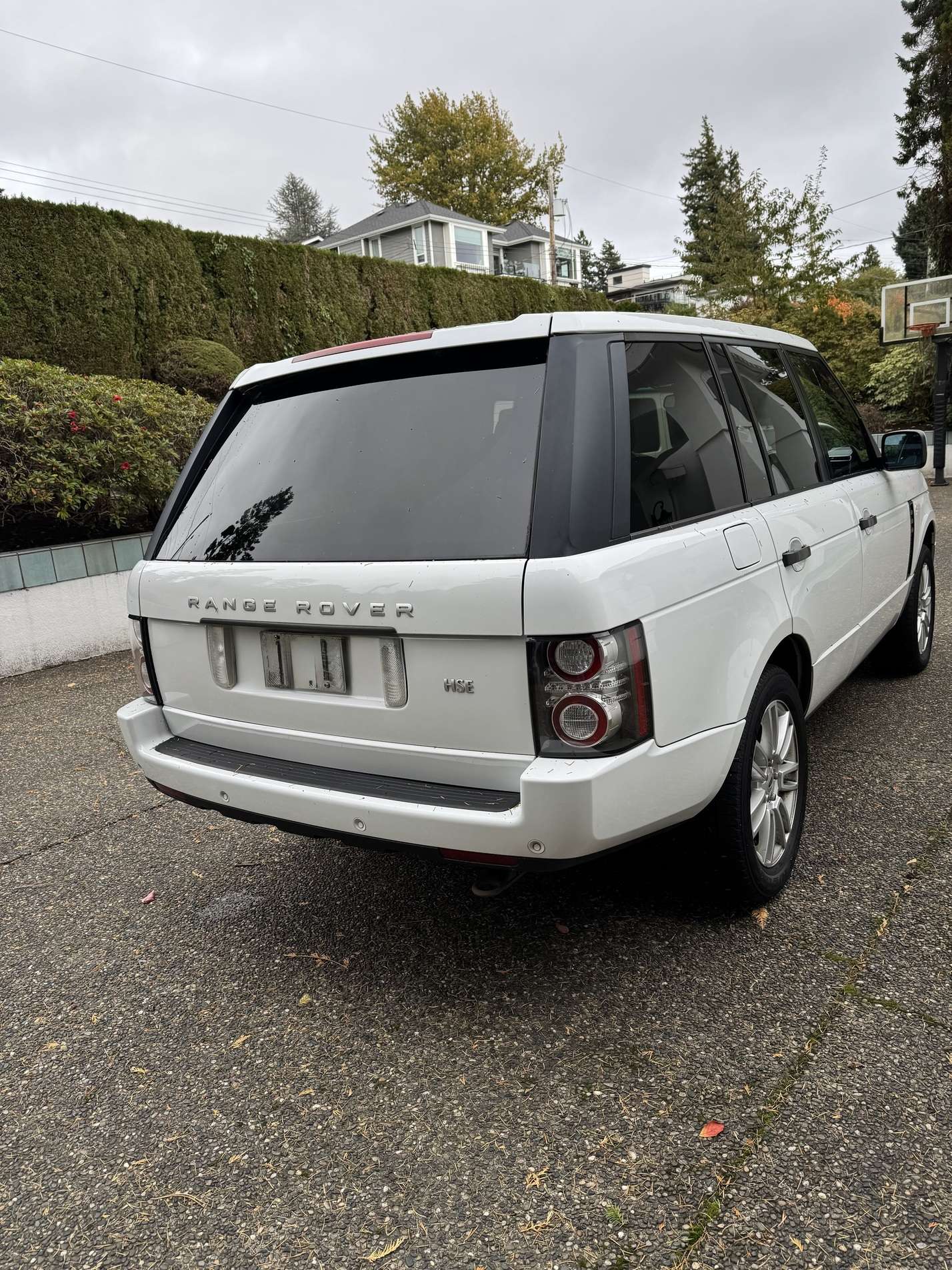 2011 Land Rover Range Rover 4WD 4dr HSE alt 3