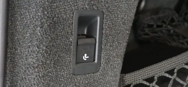 Audi A6 view 11